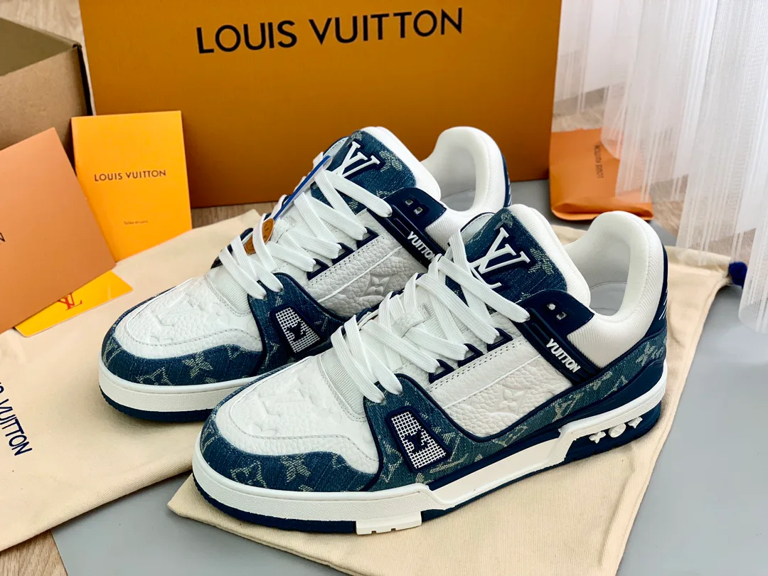 Women's Sneakers LOUIS VUITTON 18014125