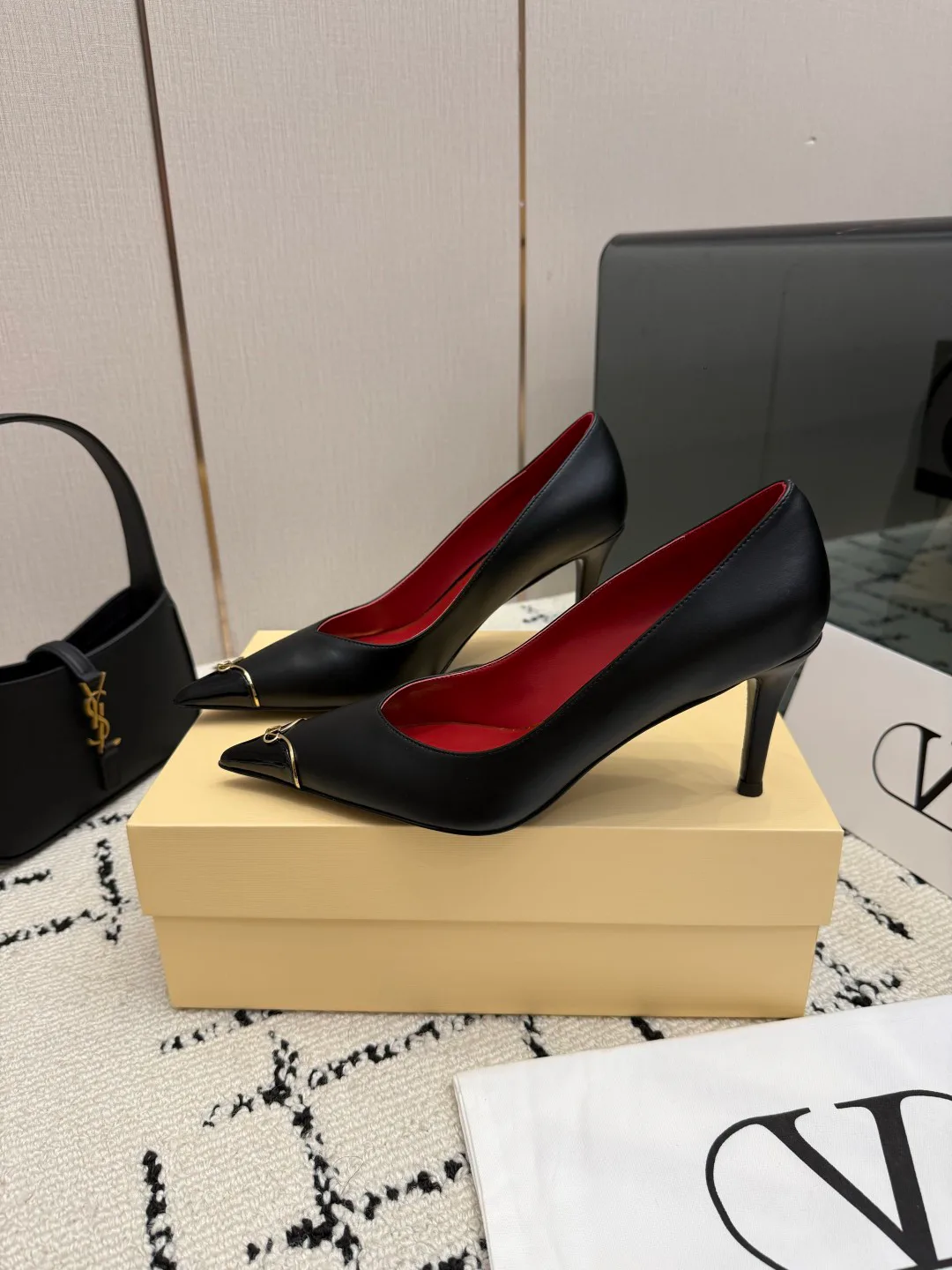 Women's Heels VALENTINO 17937551