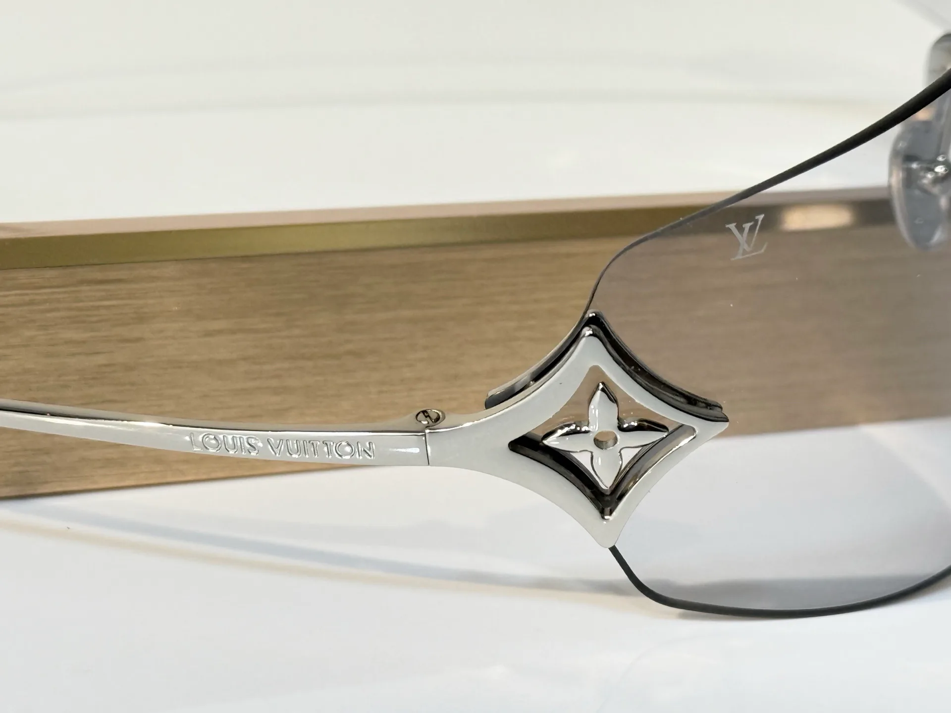 Glasses LOUIS VUITTON 18117691