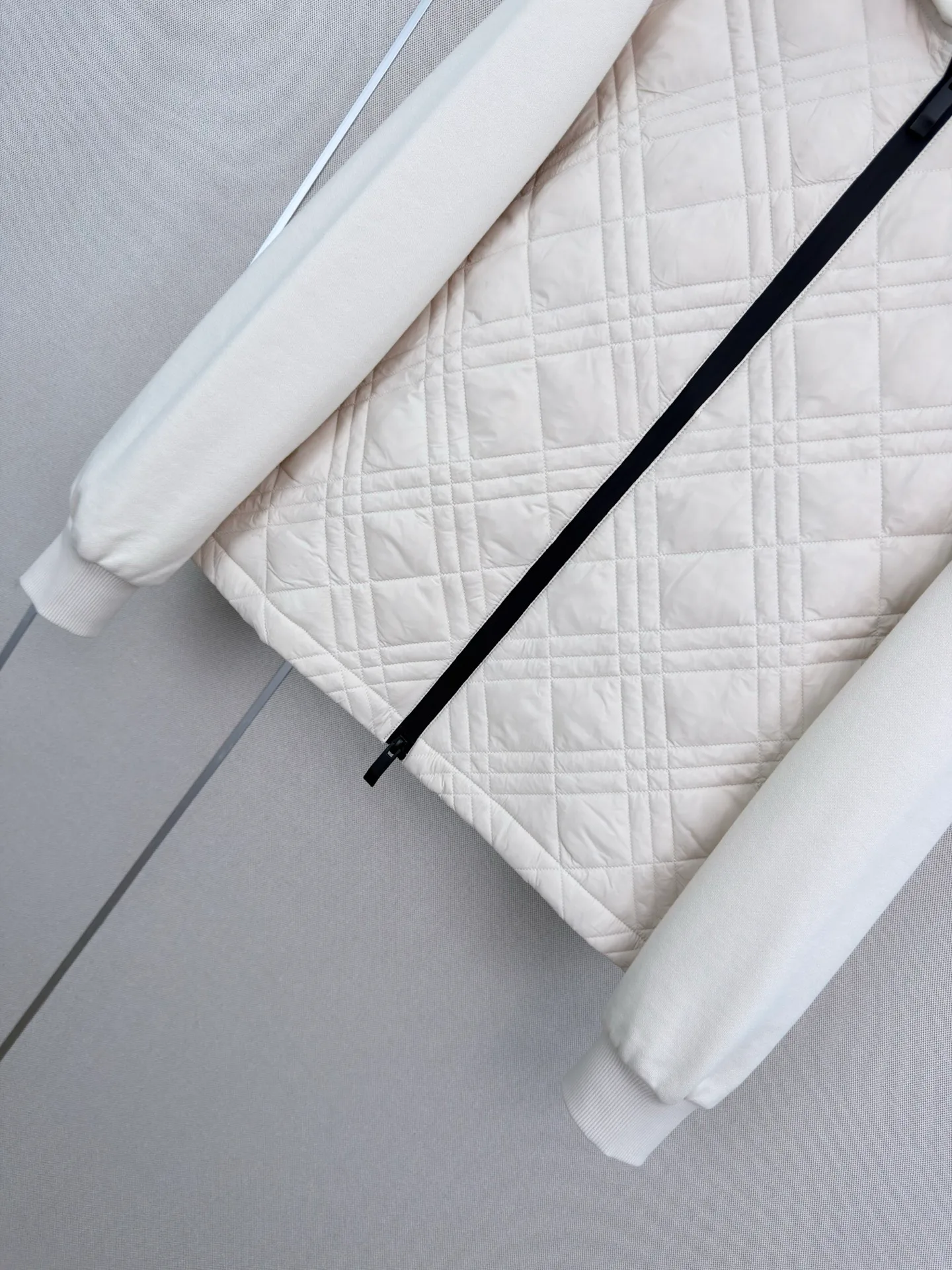 Women's Jackets And Down Jackets MONCLER 18506404