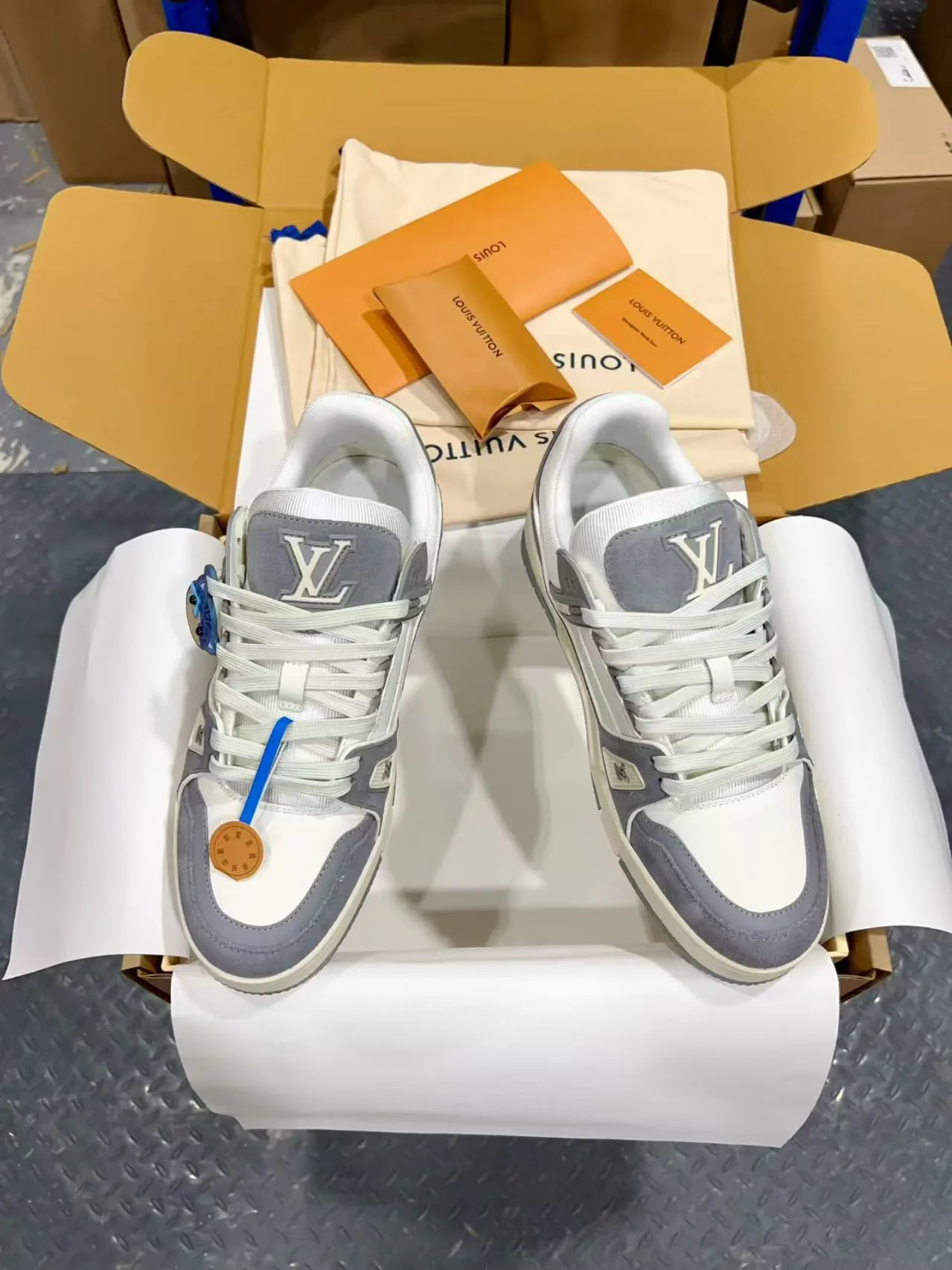 Men's Sneakers LOUIS VUITTON 18170740