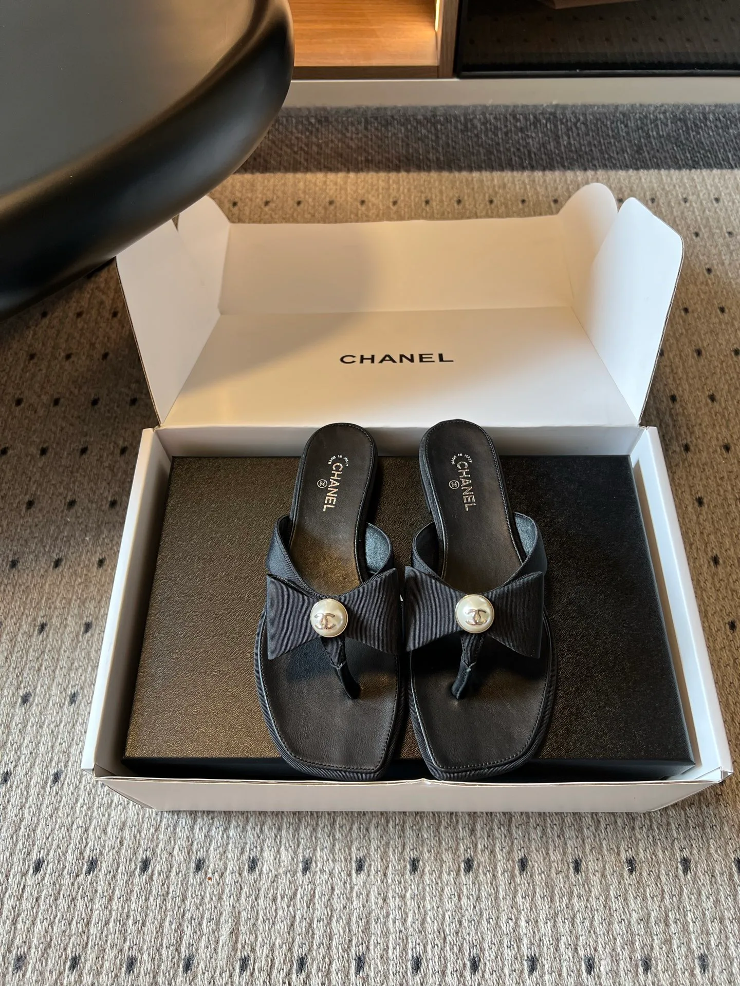 Women's Flip-Flops CHANEL 17419372