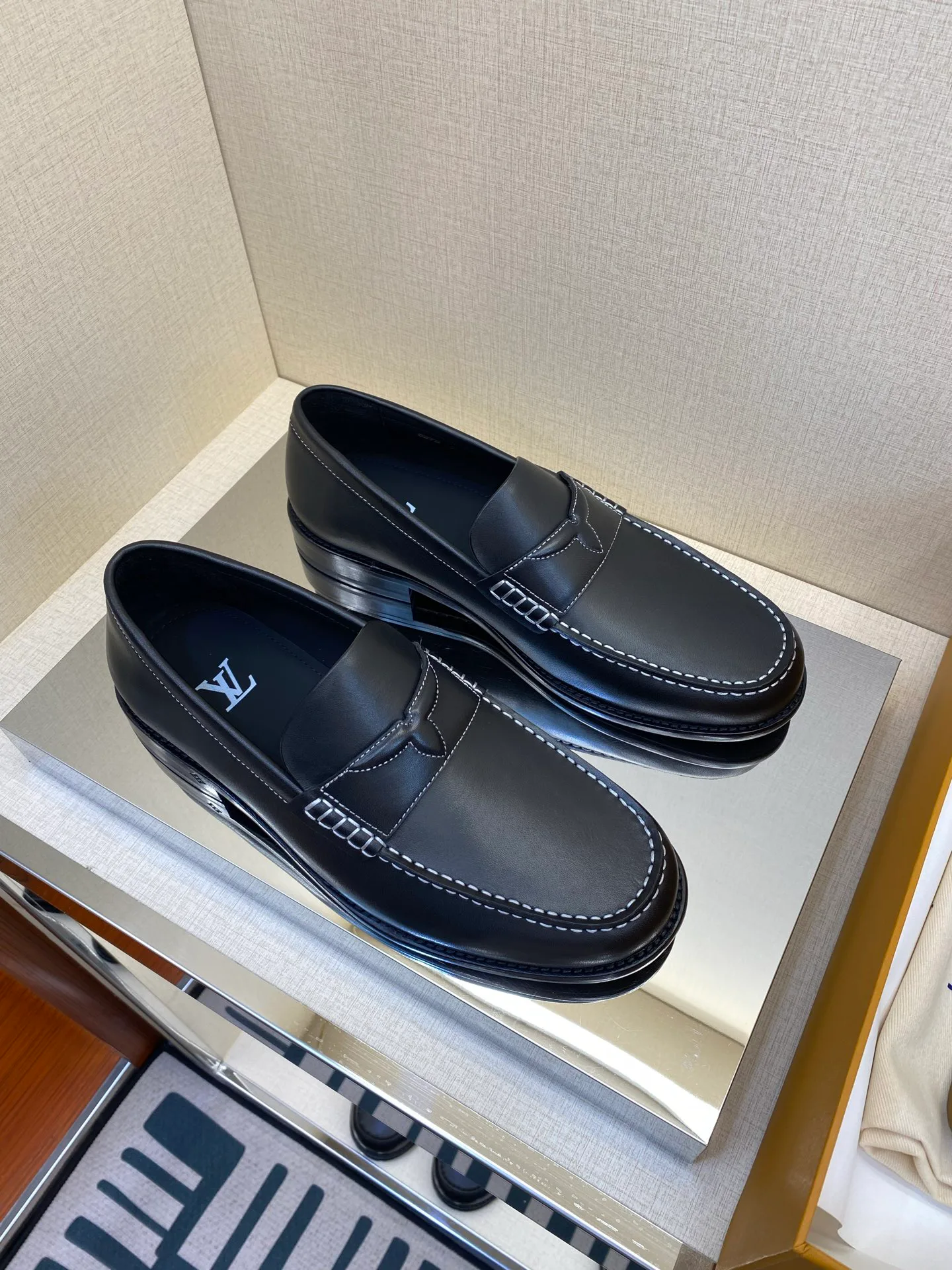 Men's Loafers And Dress Shoes LOUIS VUITTON 17971741