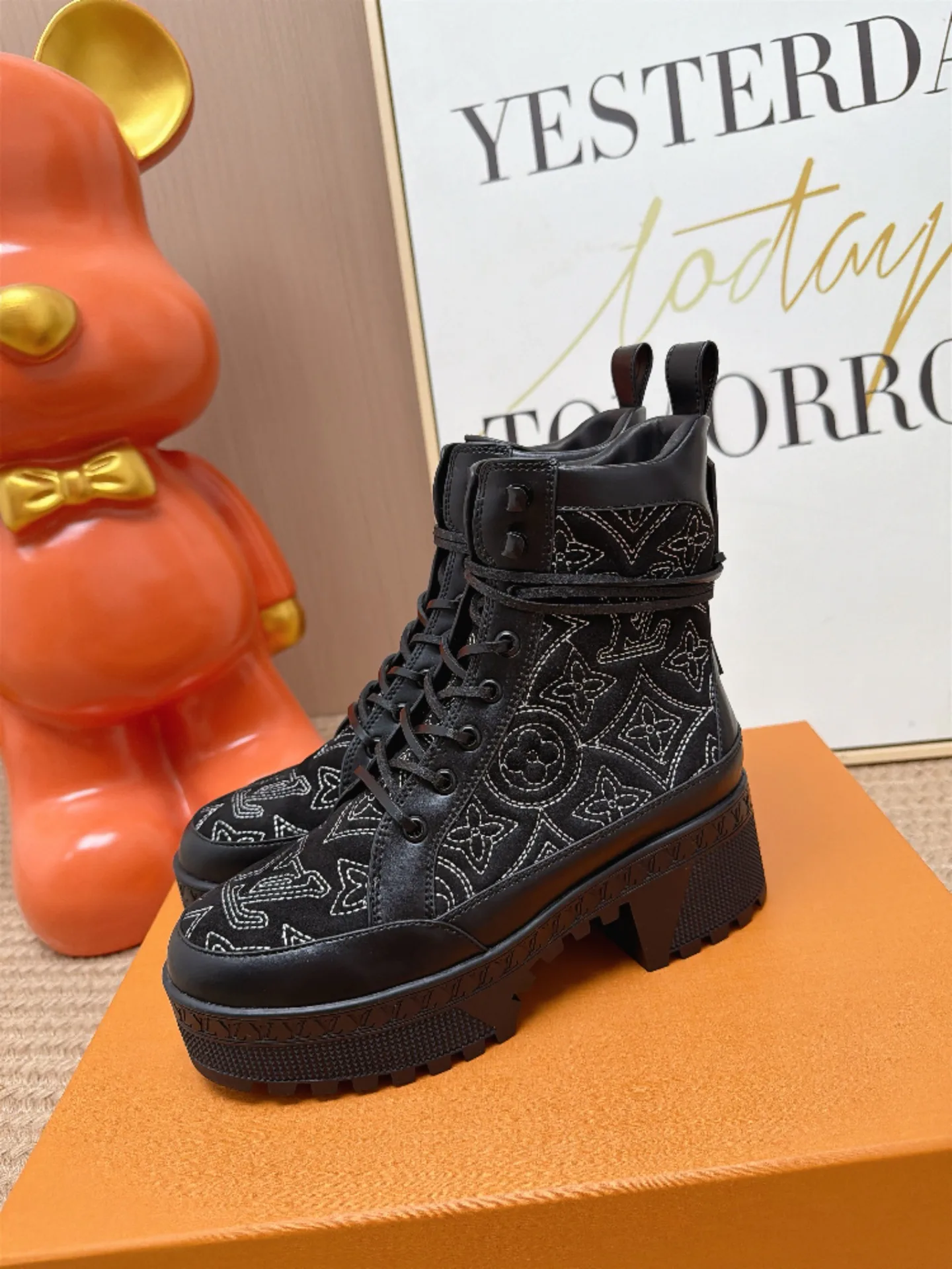 Women's Ankle Boots LOUIS VUITTON 18239720
