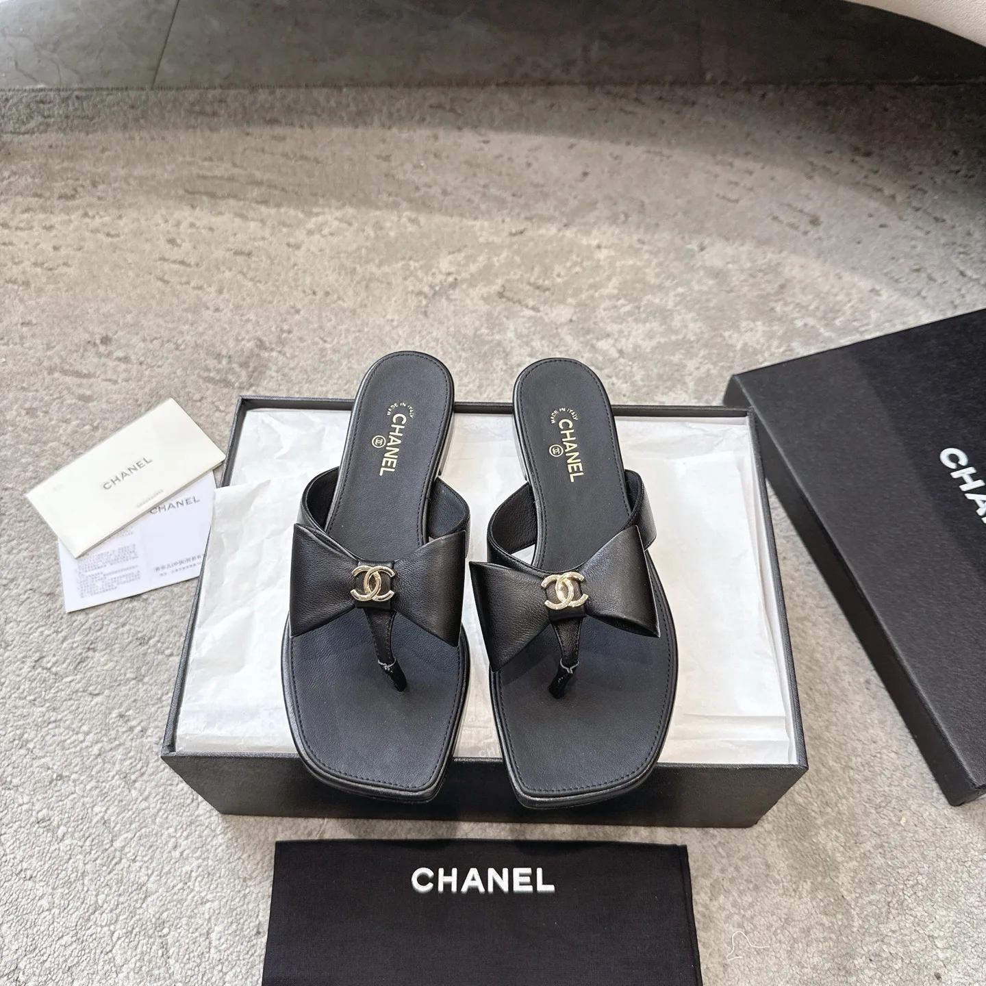 Women's Flip-Flops CHANEL 17572302