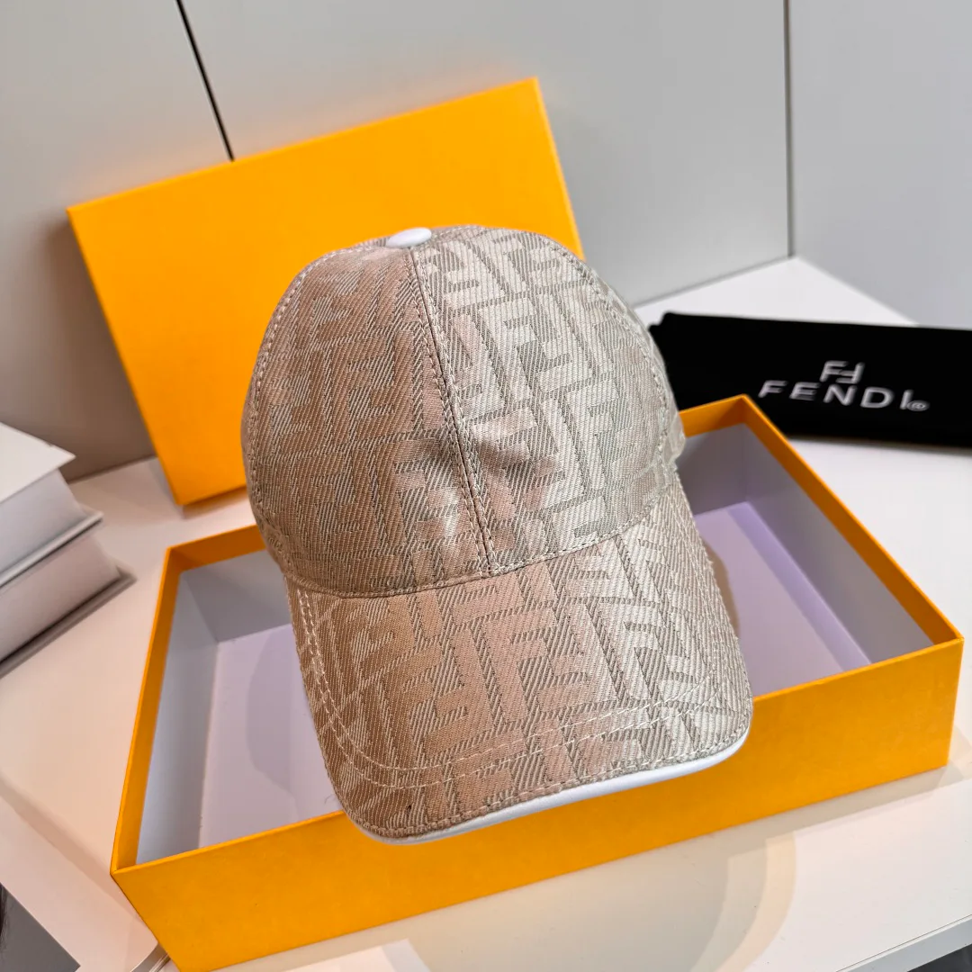Hats FENDI 18347031