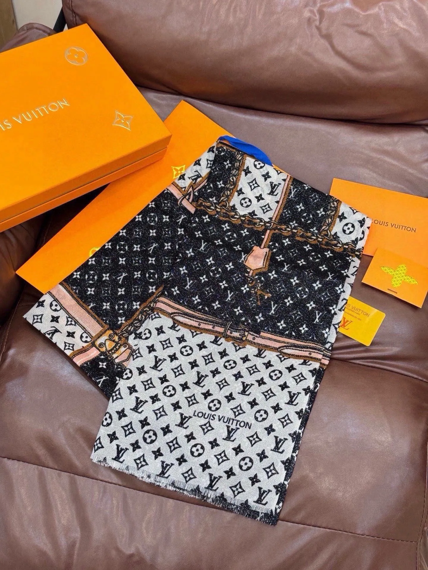 Scarves LOUIS VUITTON 17673157