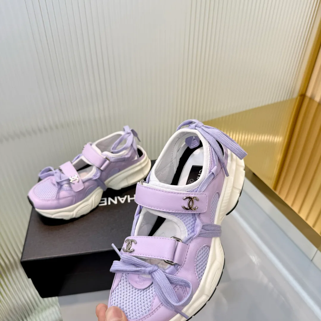 Women's Sneakers CHANEL 18366971