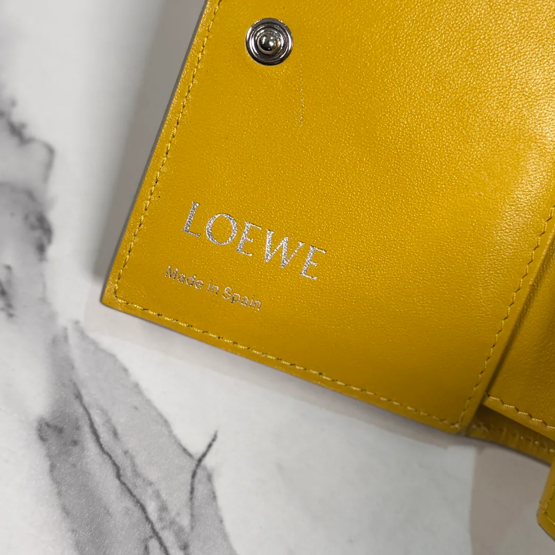 Women's Clutches LOEWE 17678667