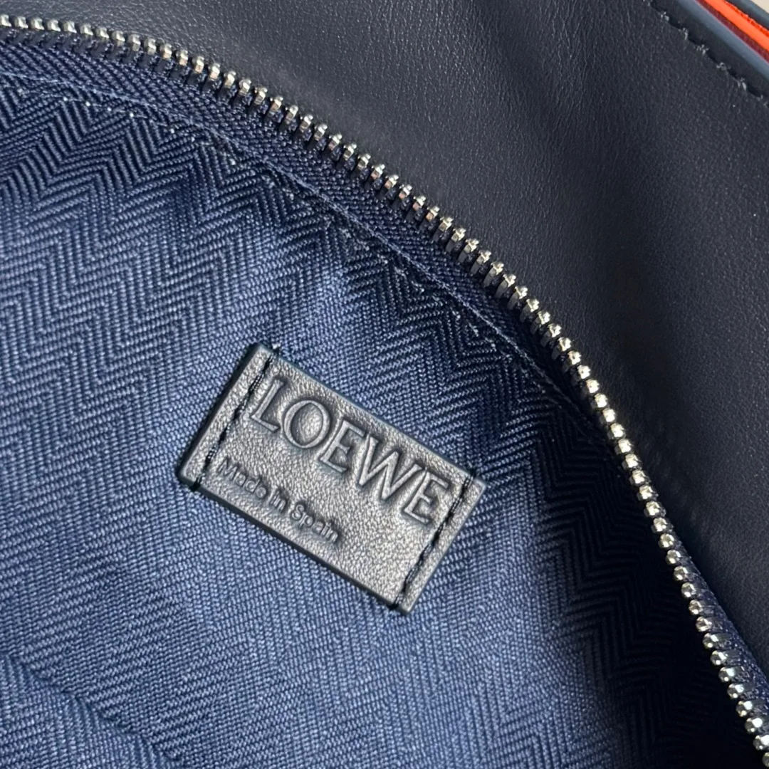Women's Classic Handbags LOEWE 18330763