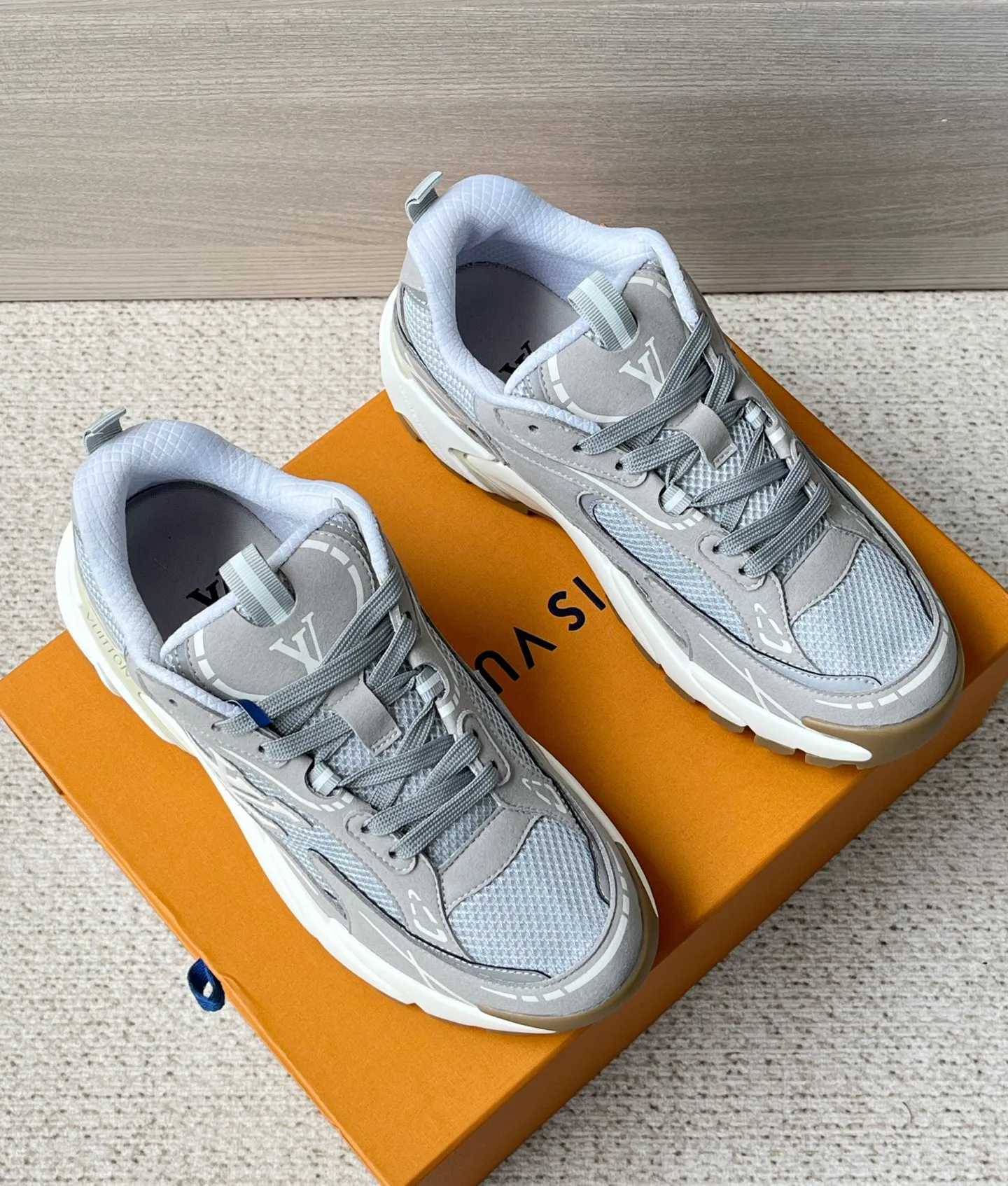 Men's Sneakers LOUIS VUITTON 17972110