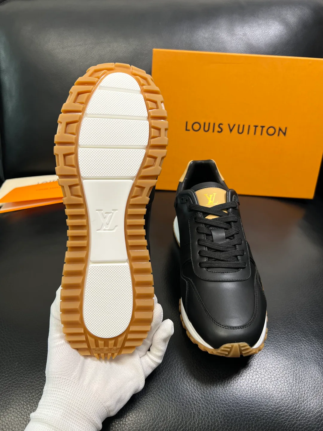 Men's Sneakers LOUIS VUITTON 18103428