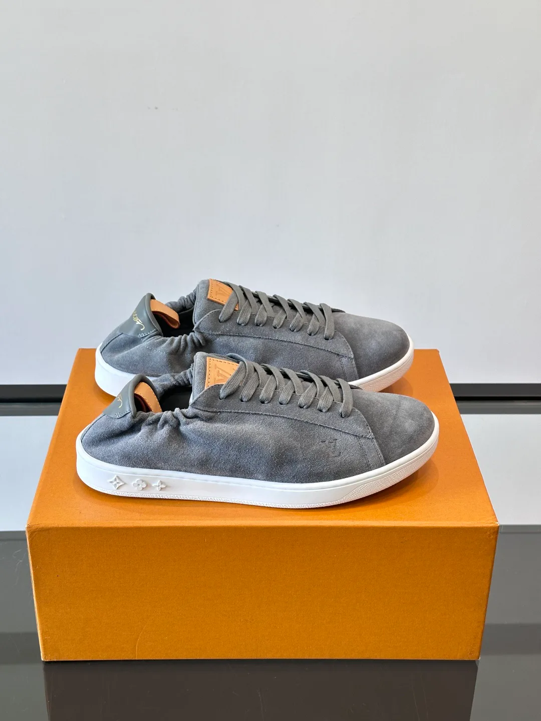 Men's Sneakers LOUIS VUITTON 18263694