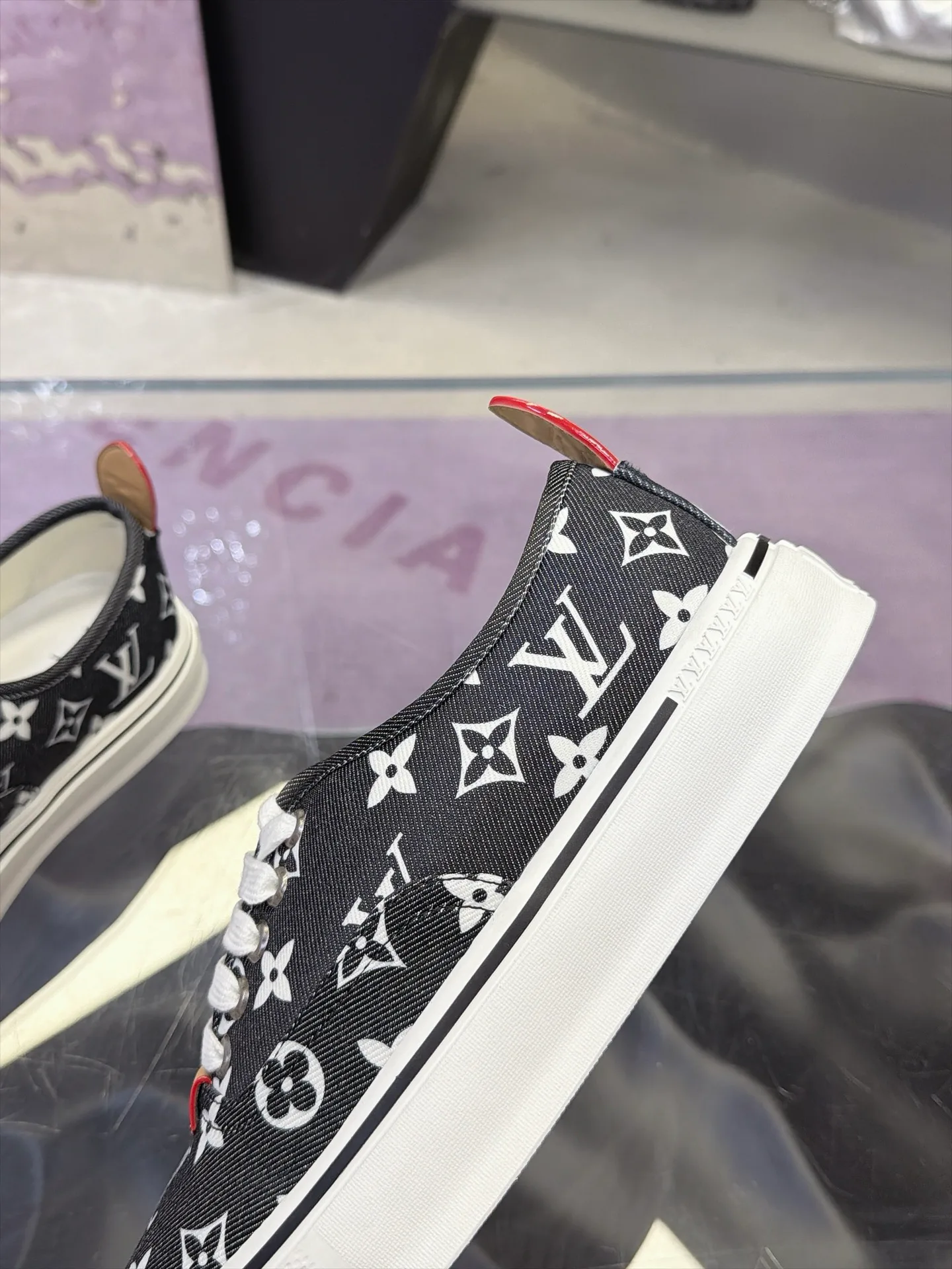 Men's Sneakers LOUIS VUITTON 17930908