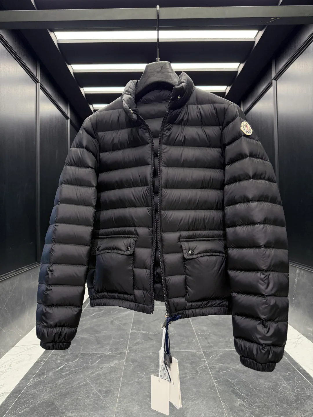 Women's Jackets And Down Jackets MONCLER 18536478