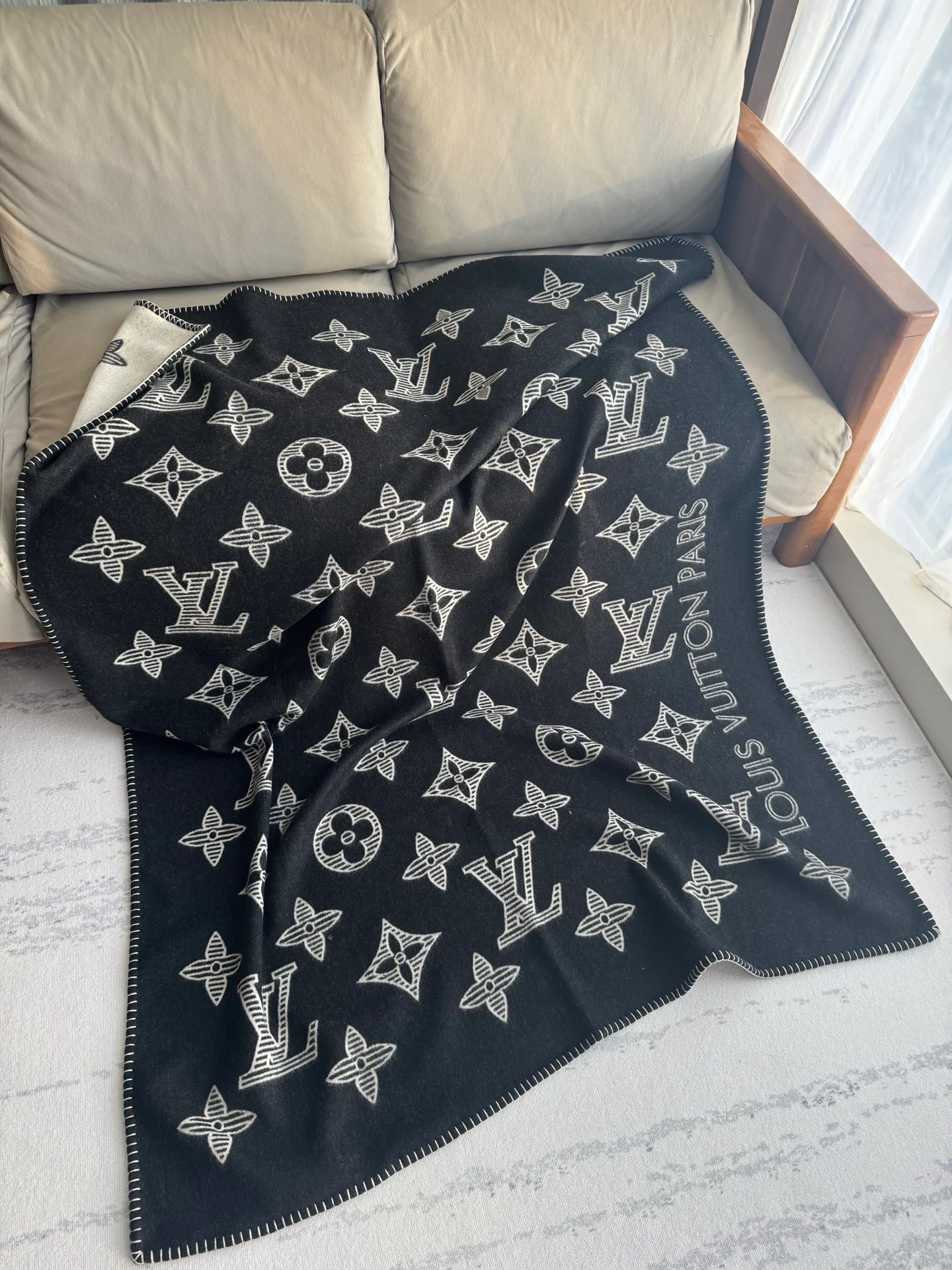Textiles LOUIS VUITTON 18361612