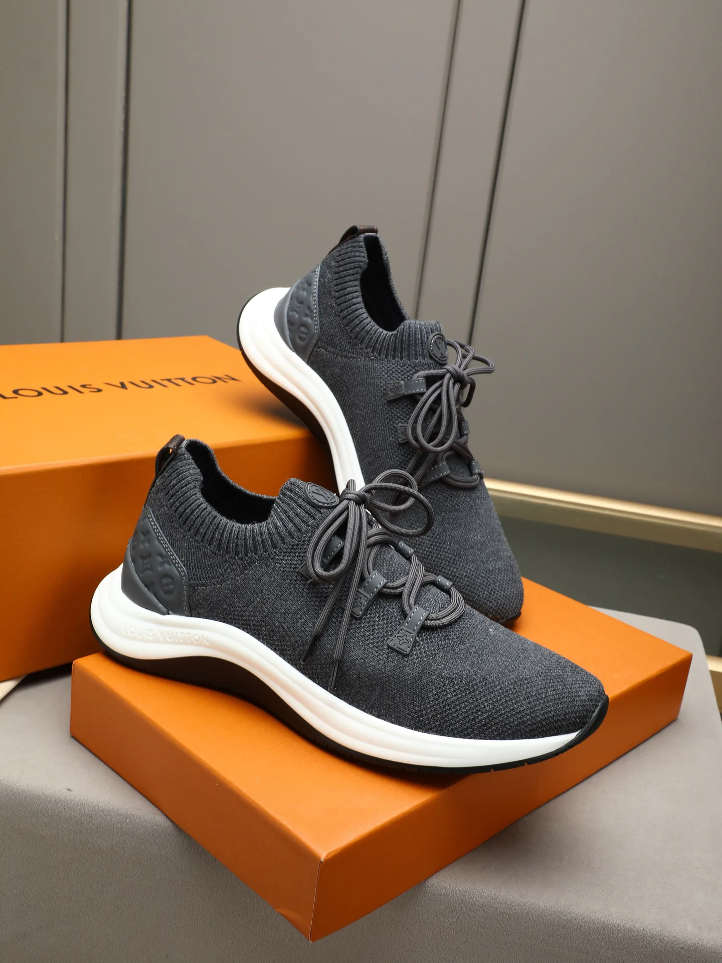 Men's Sneakers LOUIS VUITTON 17947268