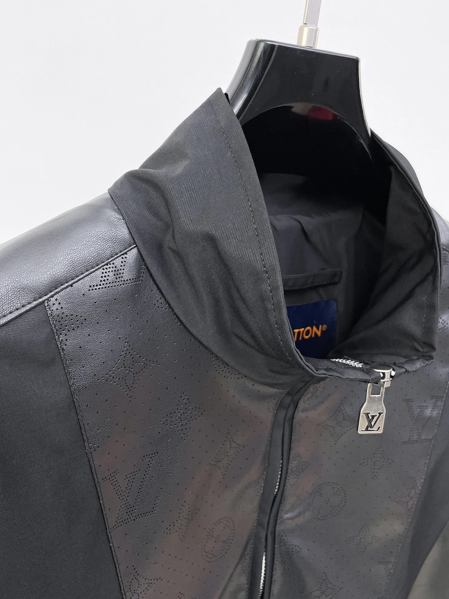 Куртки И Пуховики Мужские Louis Vuitton 18614690