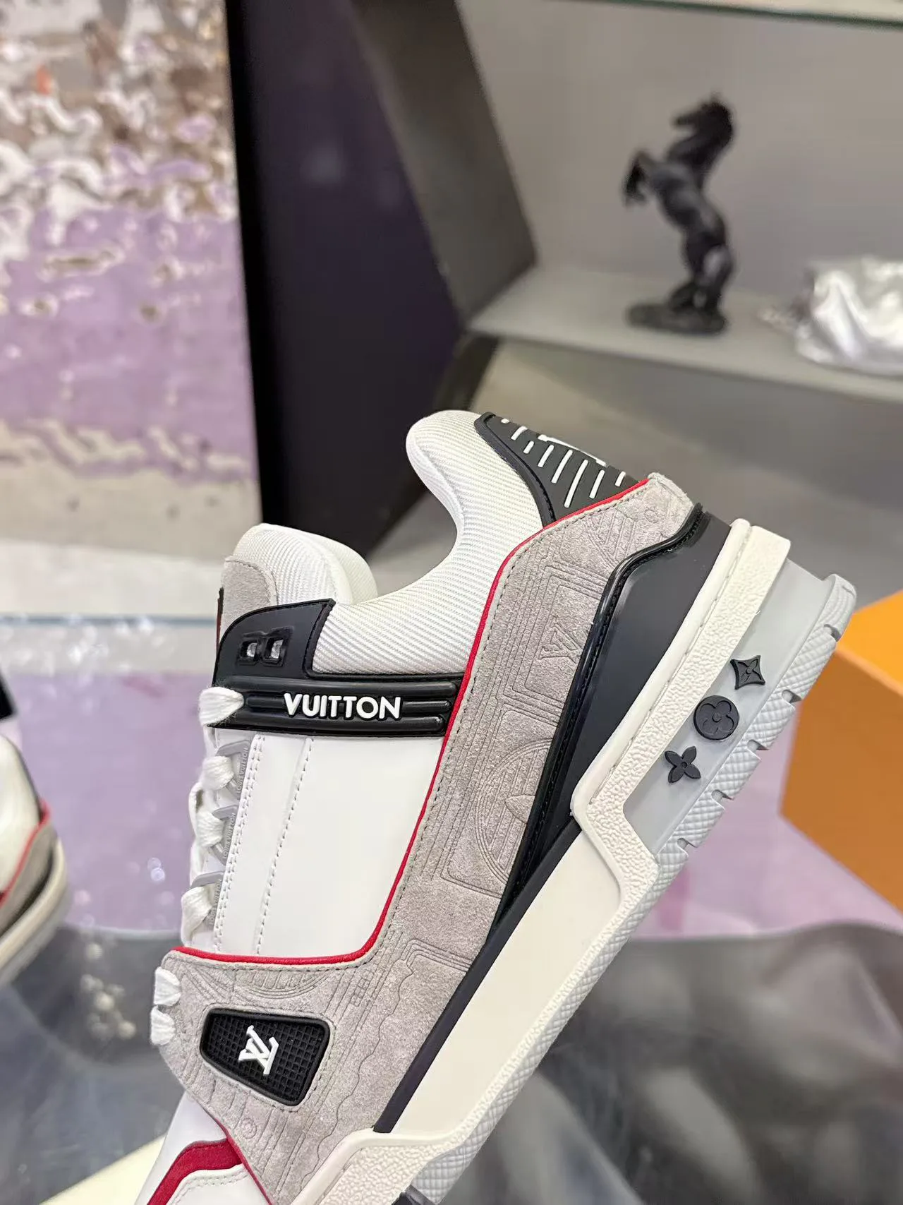 Women's Sneakers LOUIS VUITTON 17930925