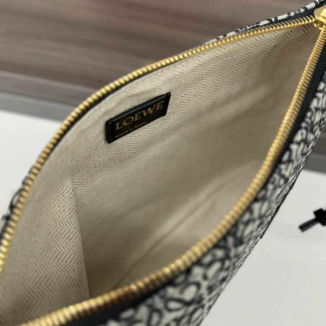 Women's Clutches LOEWE 18116452