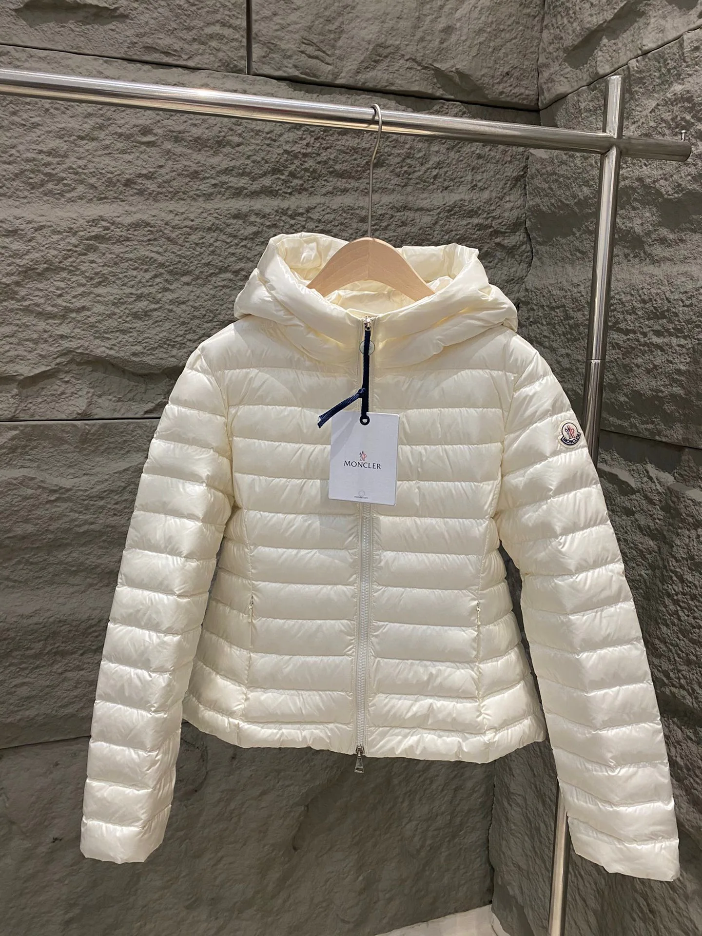Women's Jackets And Down Jackets MONCLER 17964338