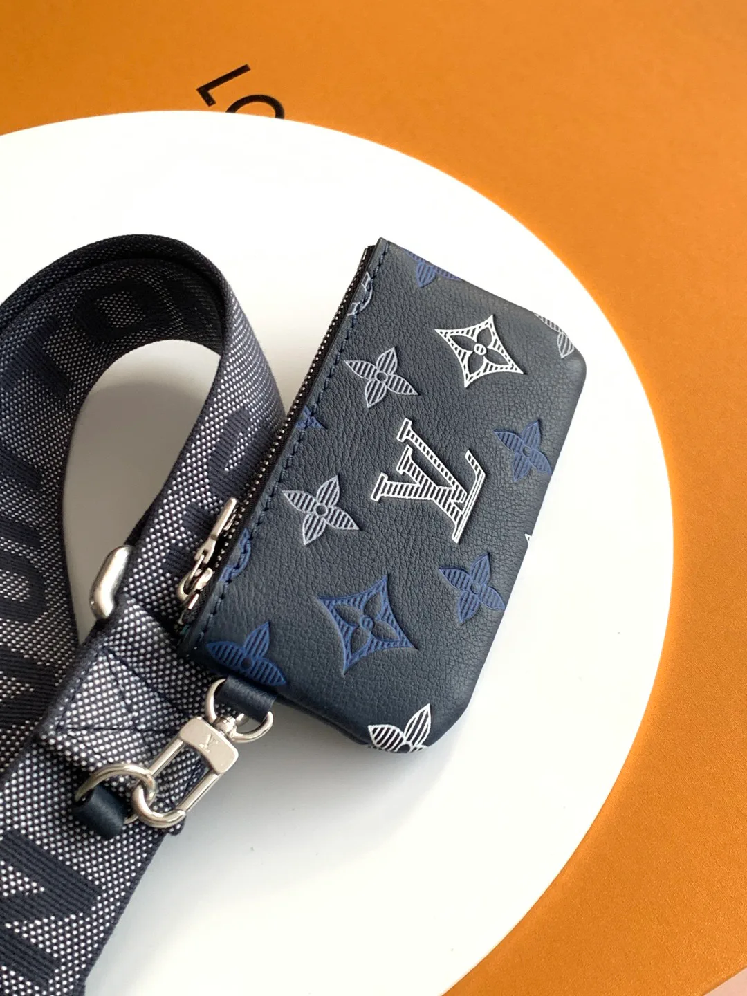 Women's Shoulder Bags LOUIS VUITTON 18520900
