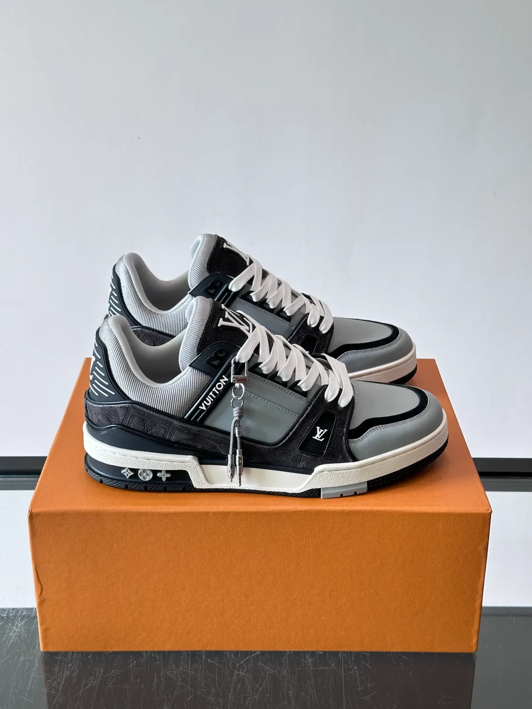 Women's Sneakers LOUIS VUITTON 17914079