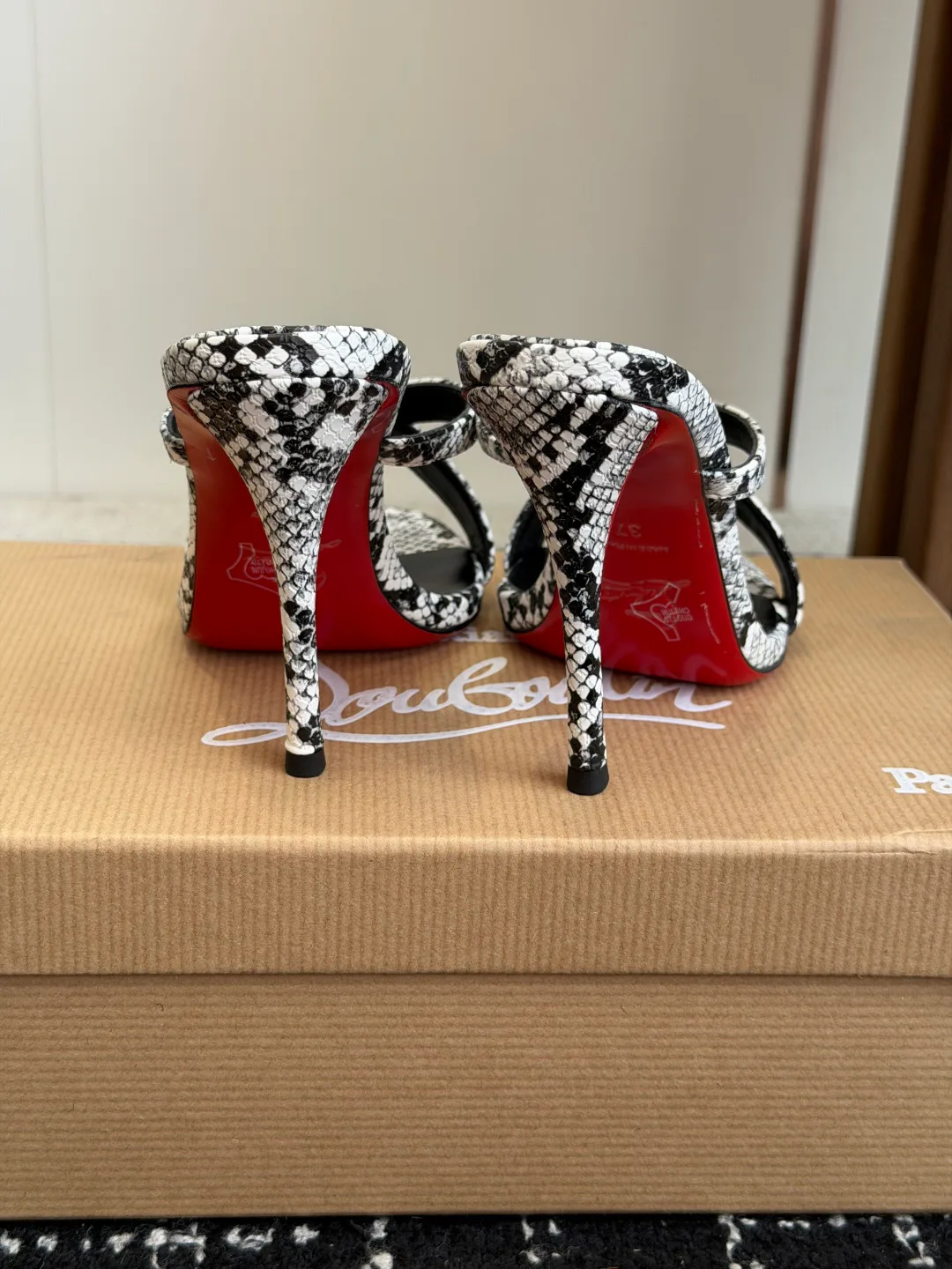 Women's Heels CHRISTIAN LOUBOUTIN 17936550