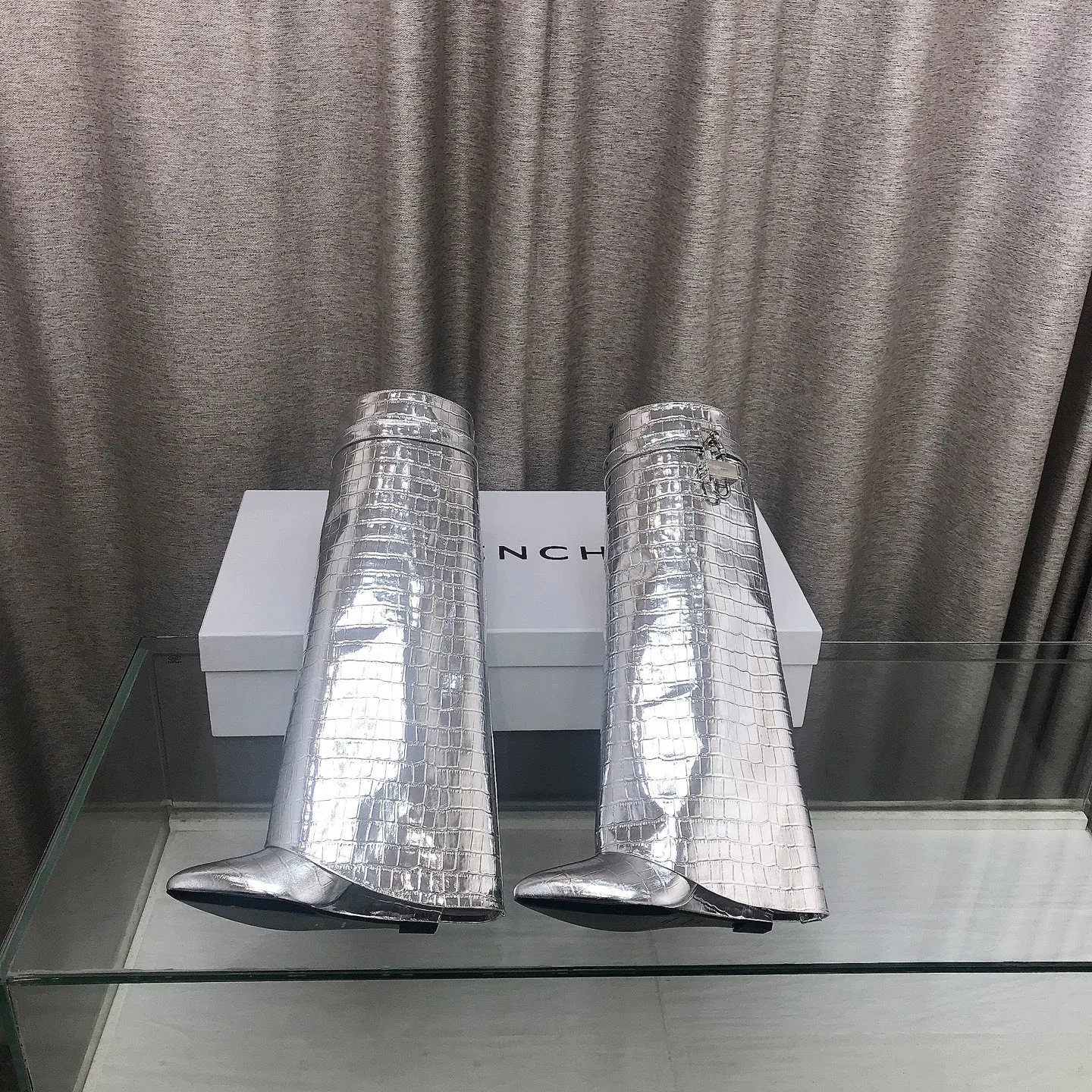 Women's Boots GIVENCHY 18289995