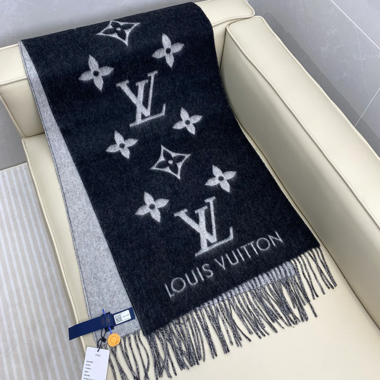 Scarves LOUIS VUITTON 18105569