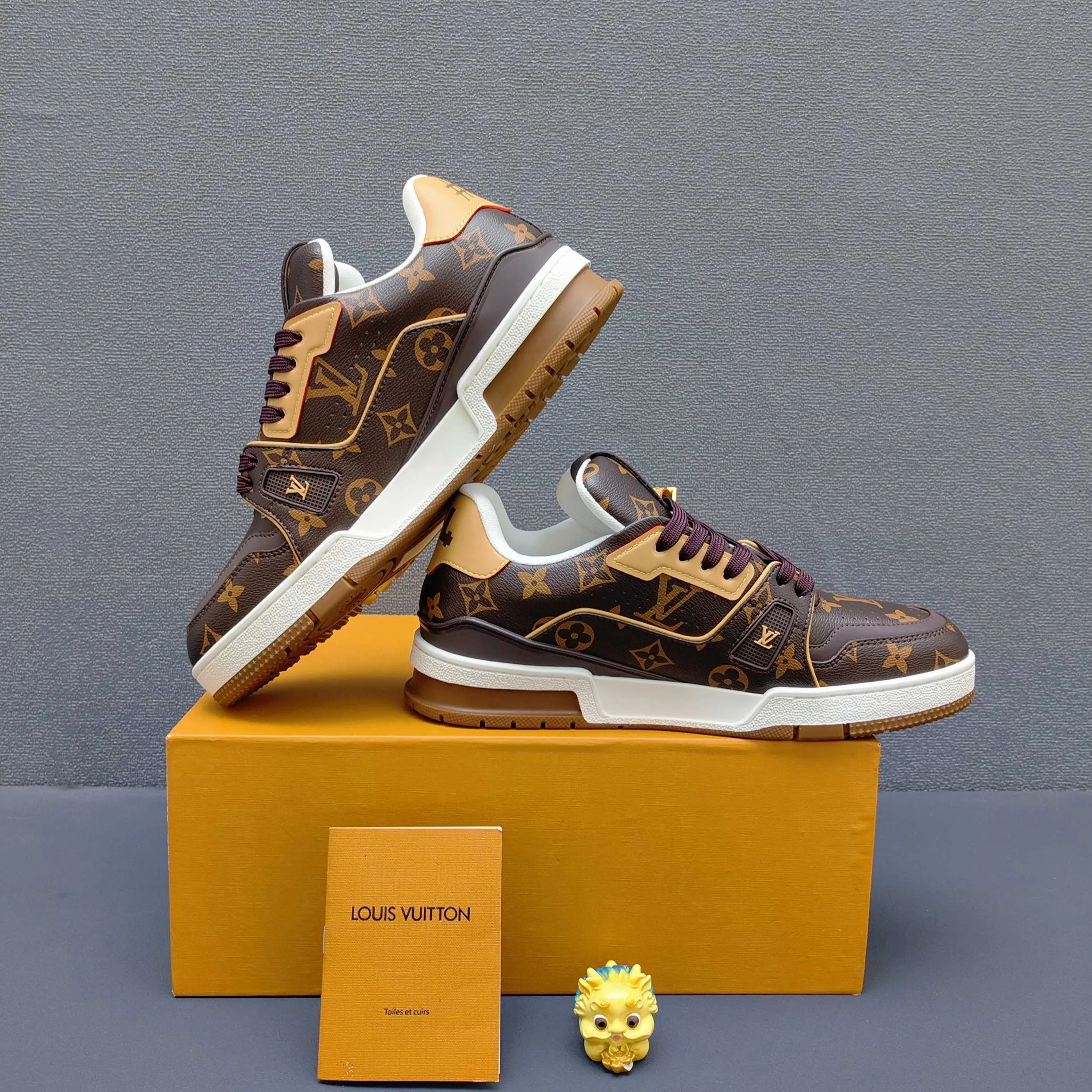 Women's Sneakers LOUIS VUITTON 17725111