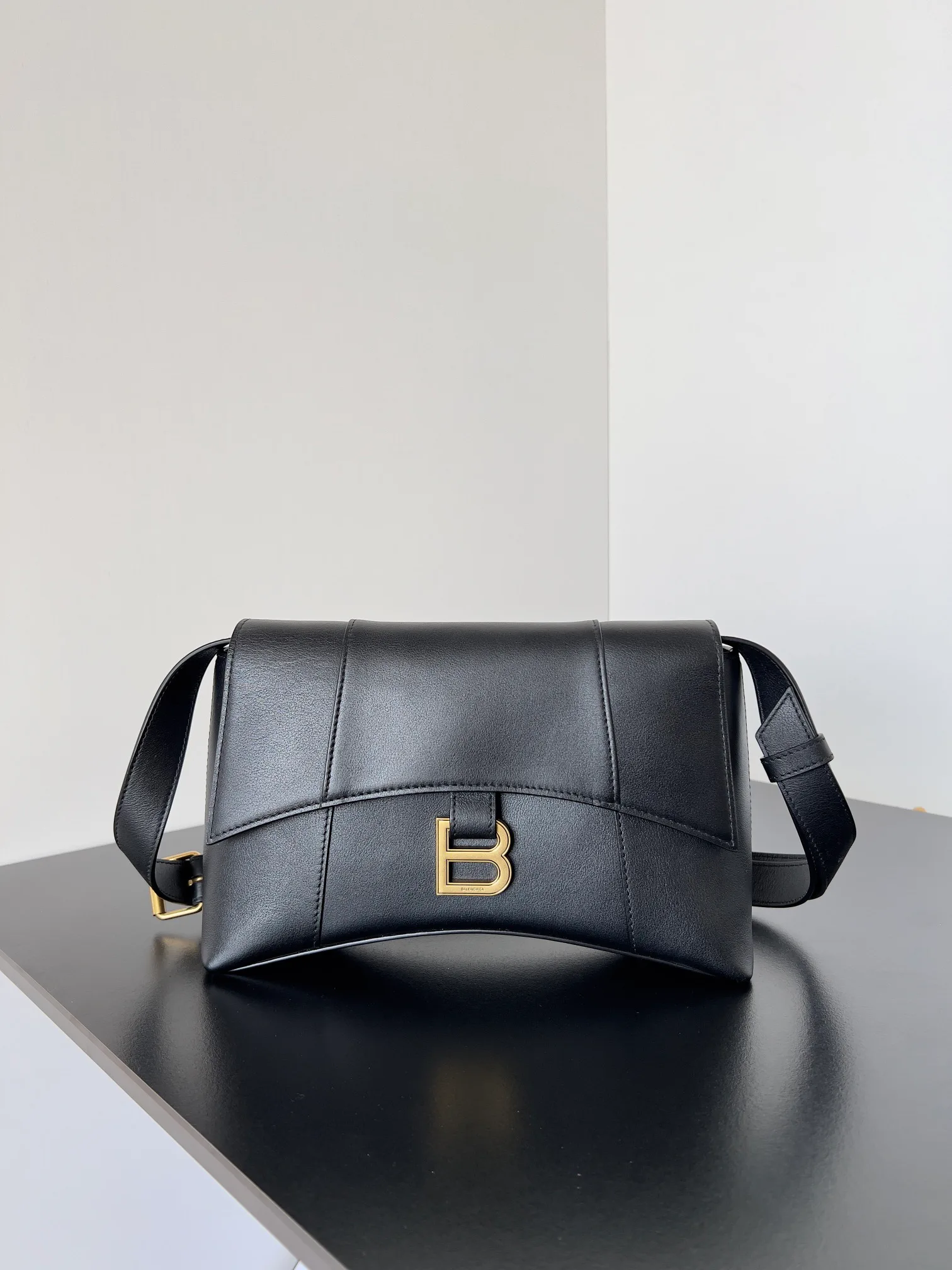 Классические Сумки Женские Balenciaga 18619536