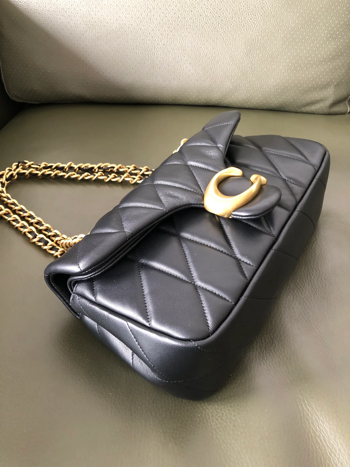 Women's Classic Handbags COACH 17960990