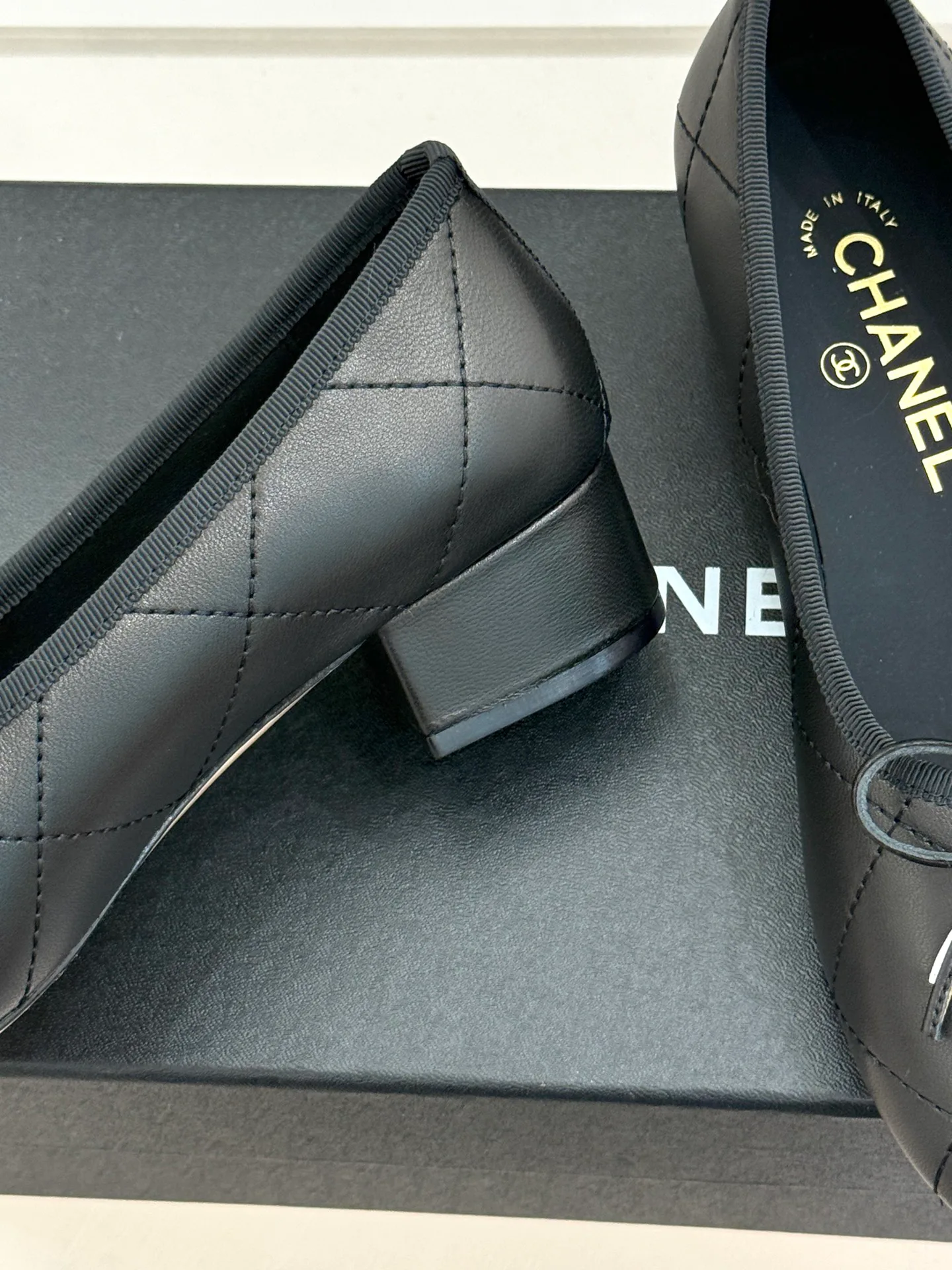 Women's Ballet Flats CHANEL 17303672