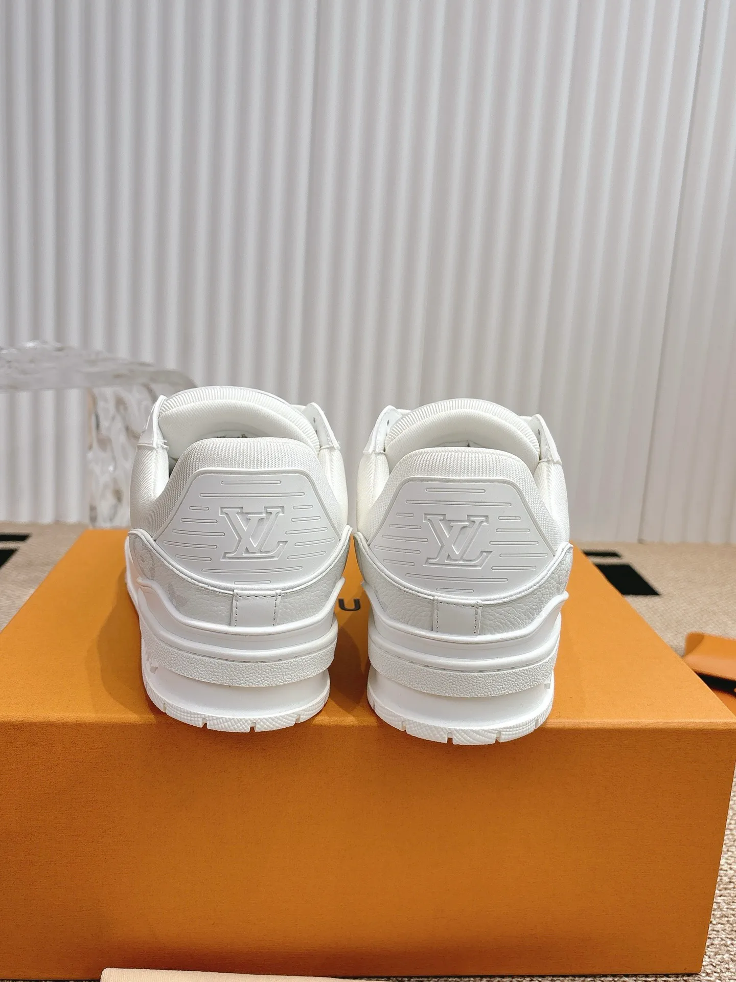 Women's Sneakers LOUIS VUITTON 18324768