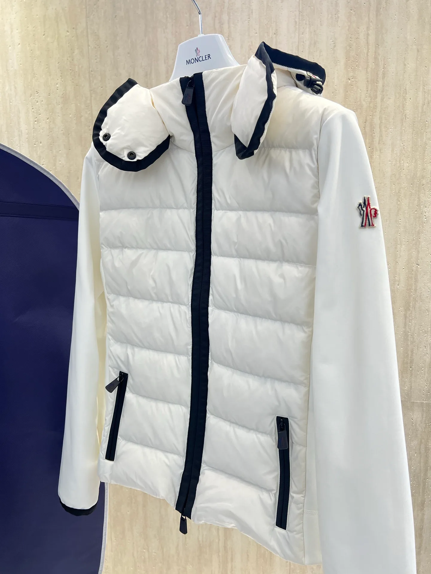 Men's Jackets And Down Jackets MONCLER 18434542