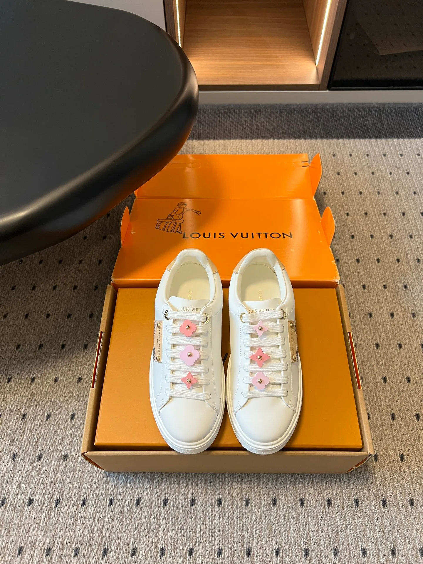 Women's Sneakers LOUIS VUITTON 17844593