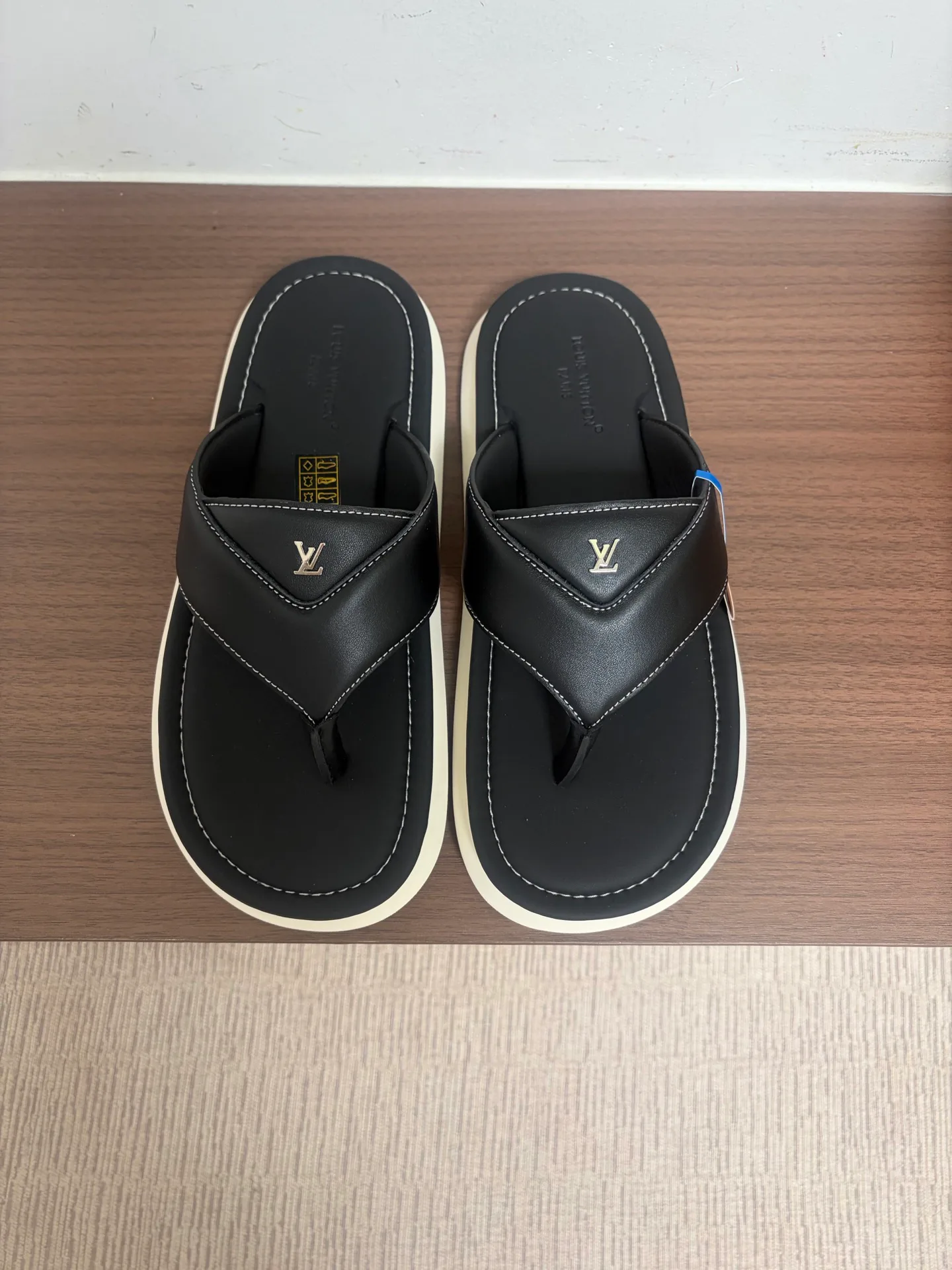 Men's Flip-Flops LOUIS VUITTON 17530571