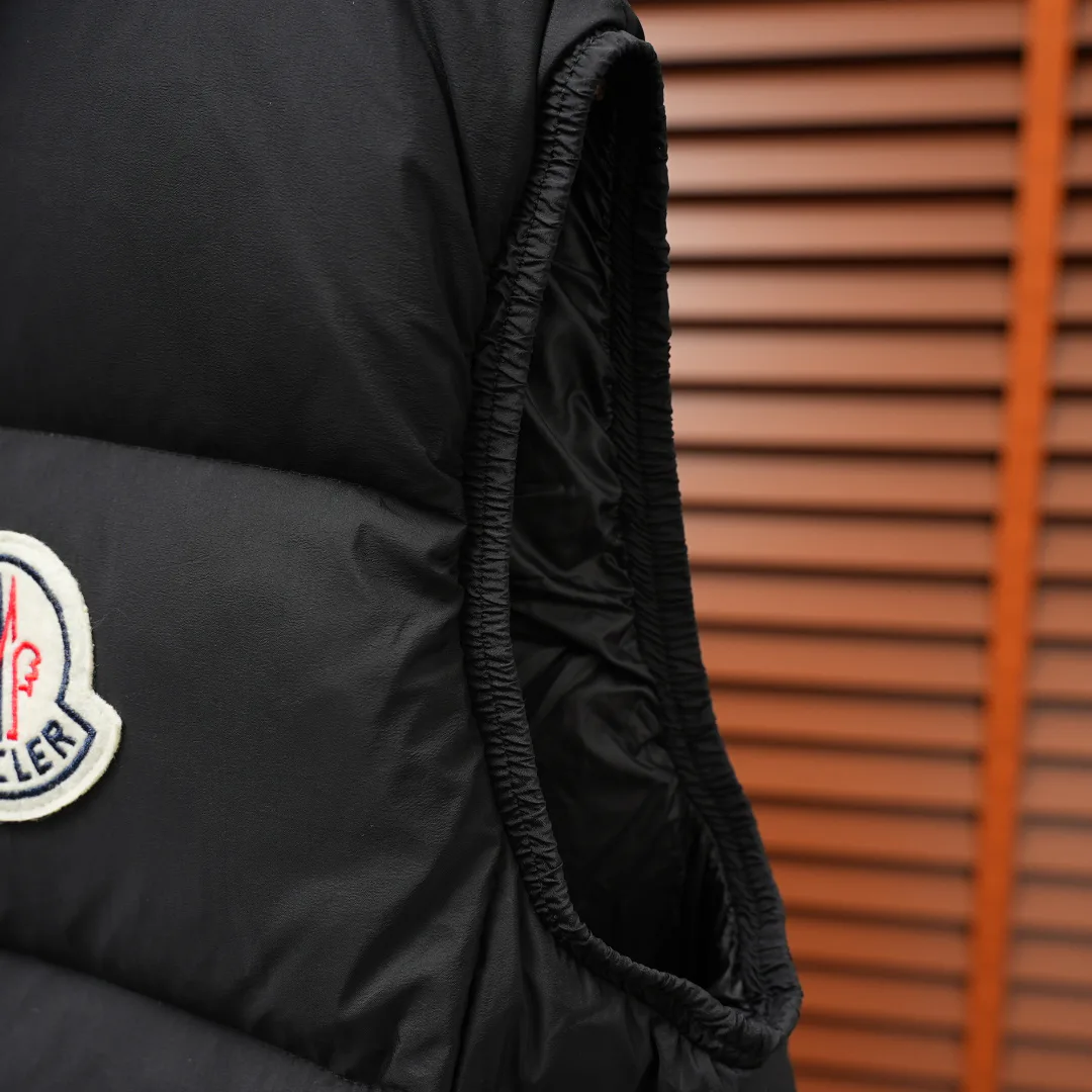 Women's Vests MONCLER 18455961