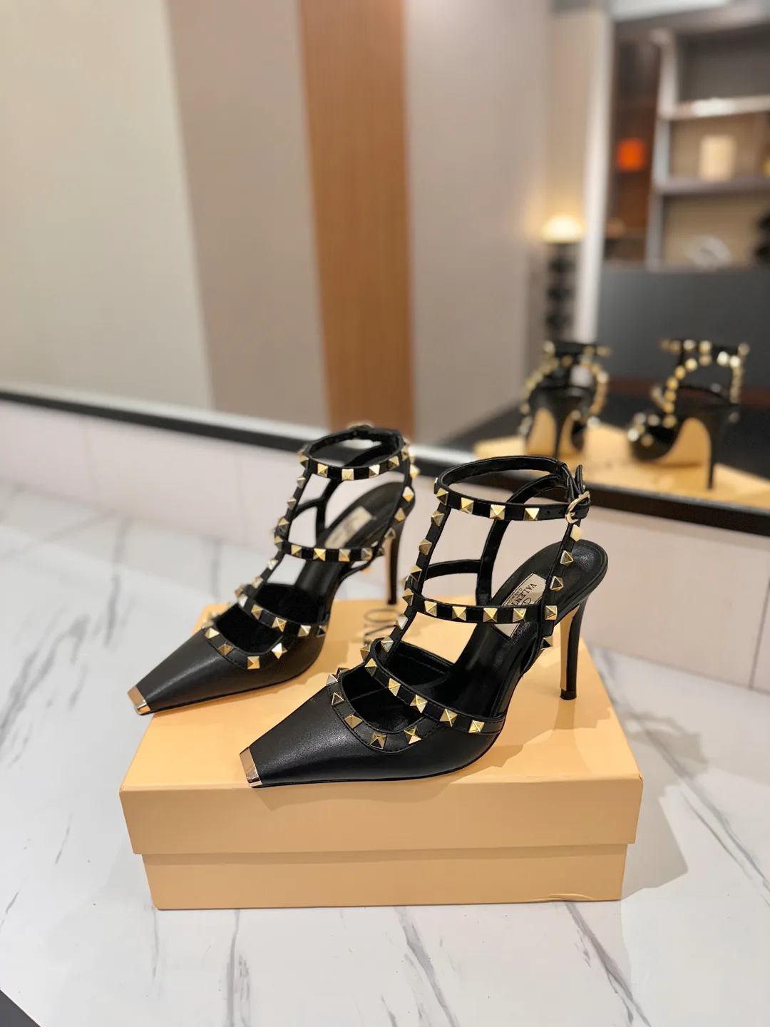 Women's Open-Toe Sandals VALENTINO 17366654
