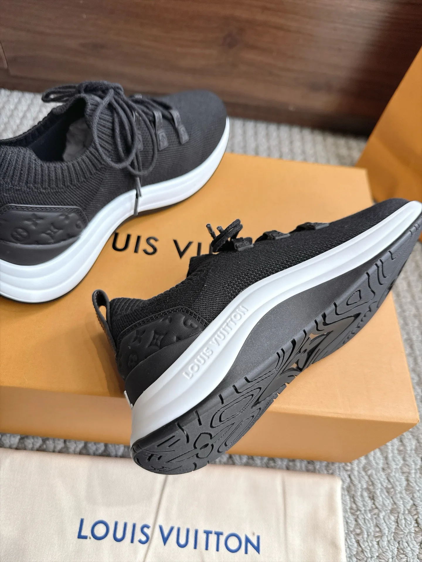 Women's Sneakers LOUIS VUITTON 18333243