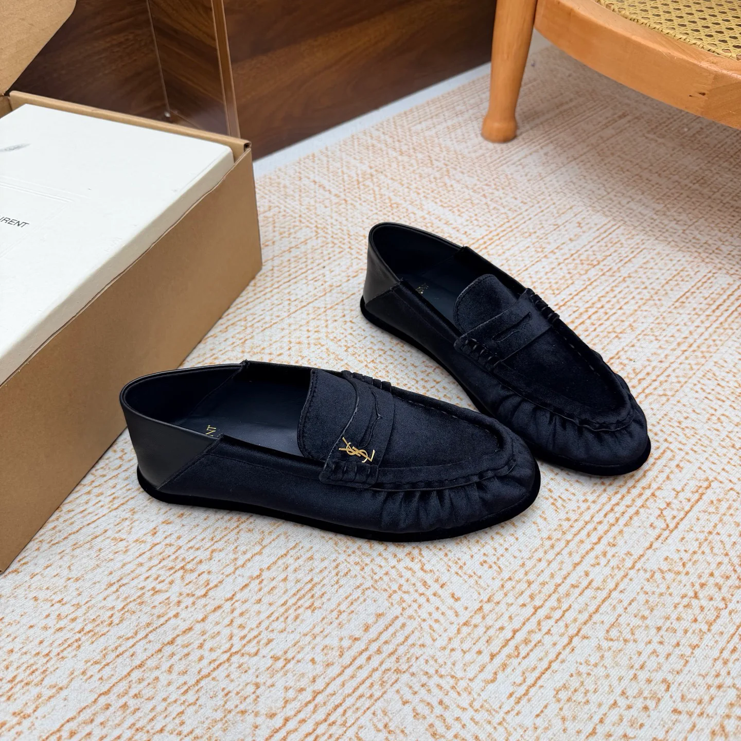 Women's Loafers And Moccasins SAINT LAURENT 18104188