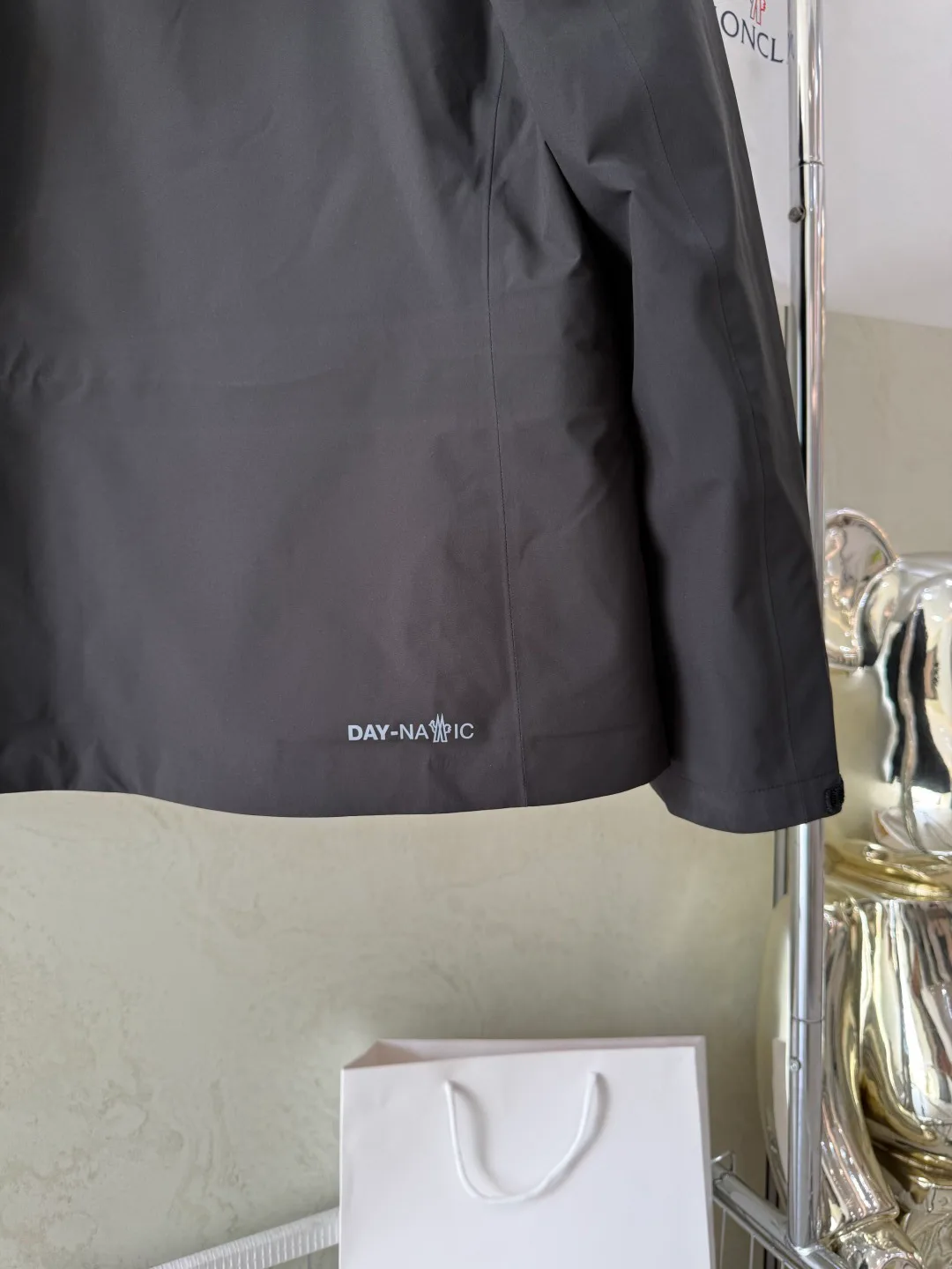 Women's Jackets And Down Jackets MONCLER 18043544