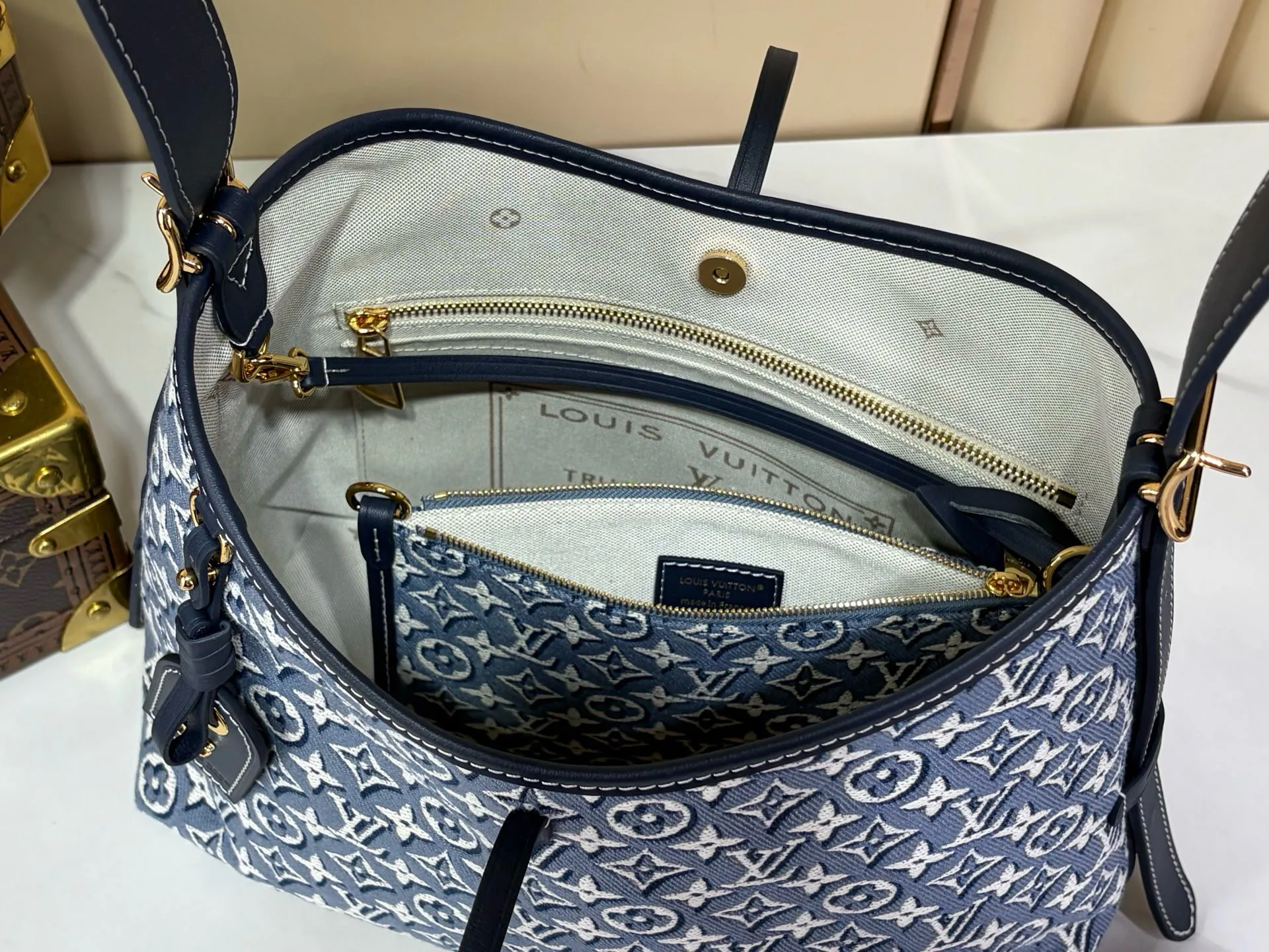 Women's Classic Handbags LOUIS VUITTON 18240324