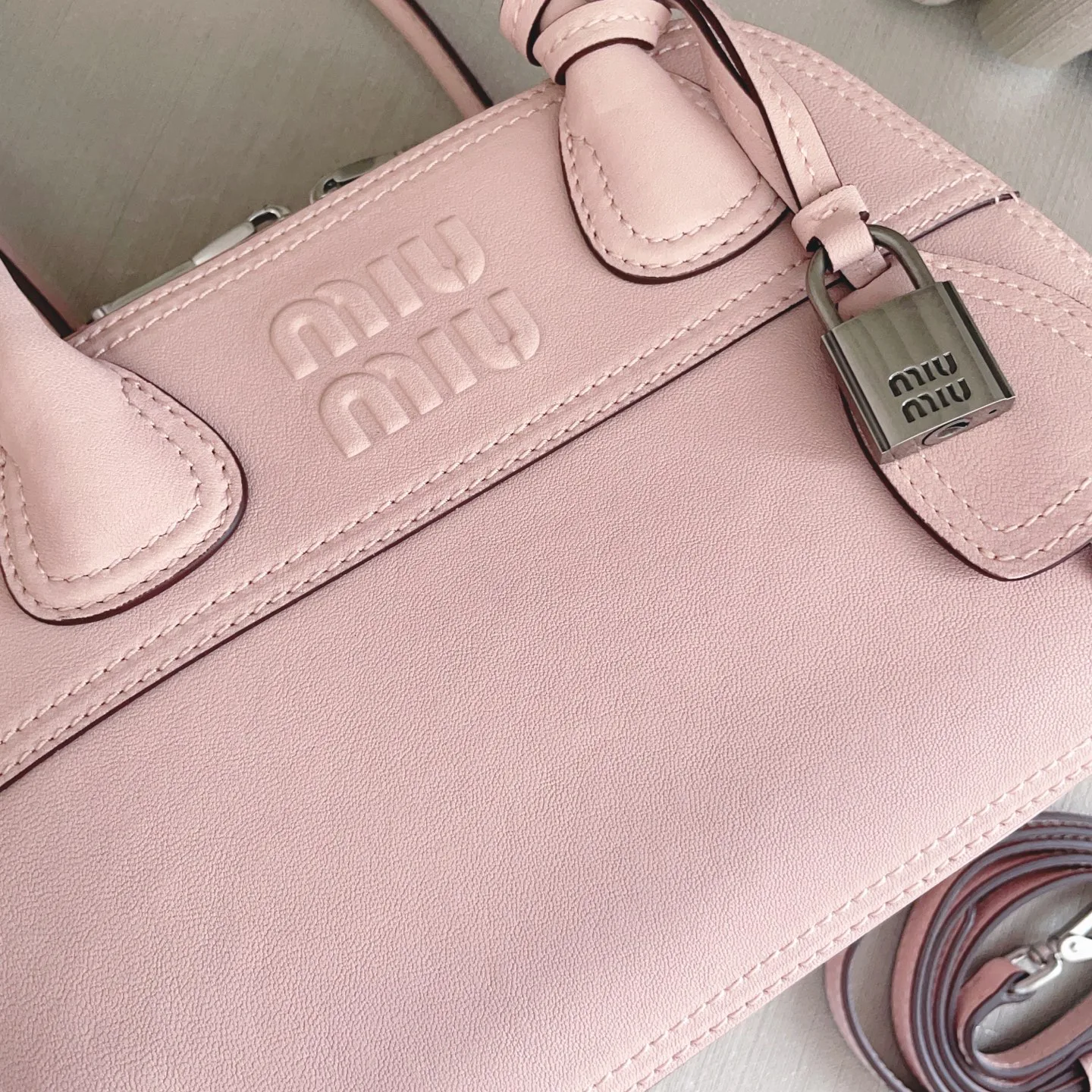 Классические Сумки Женские Miu Miu 18602443
