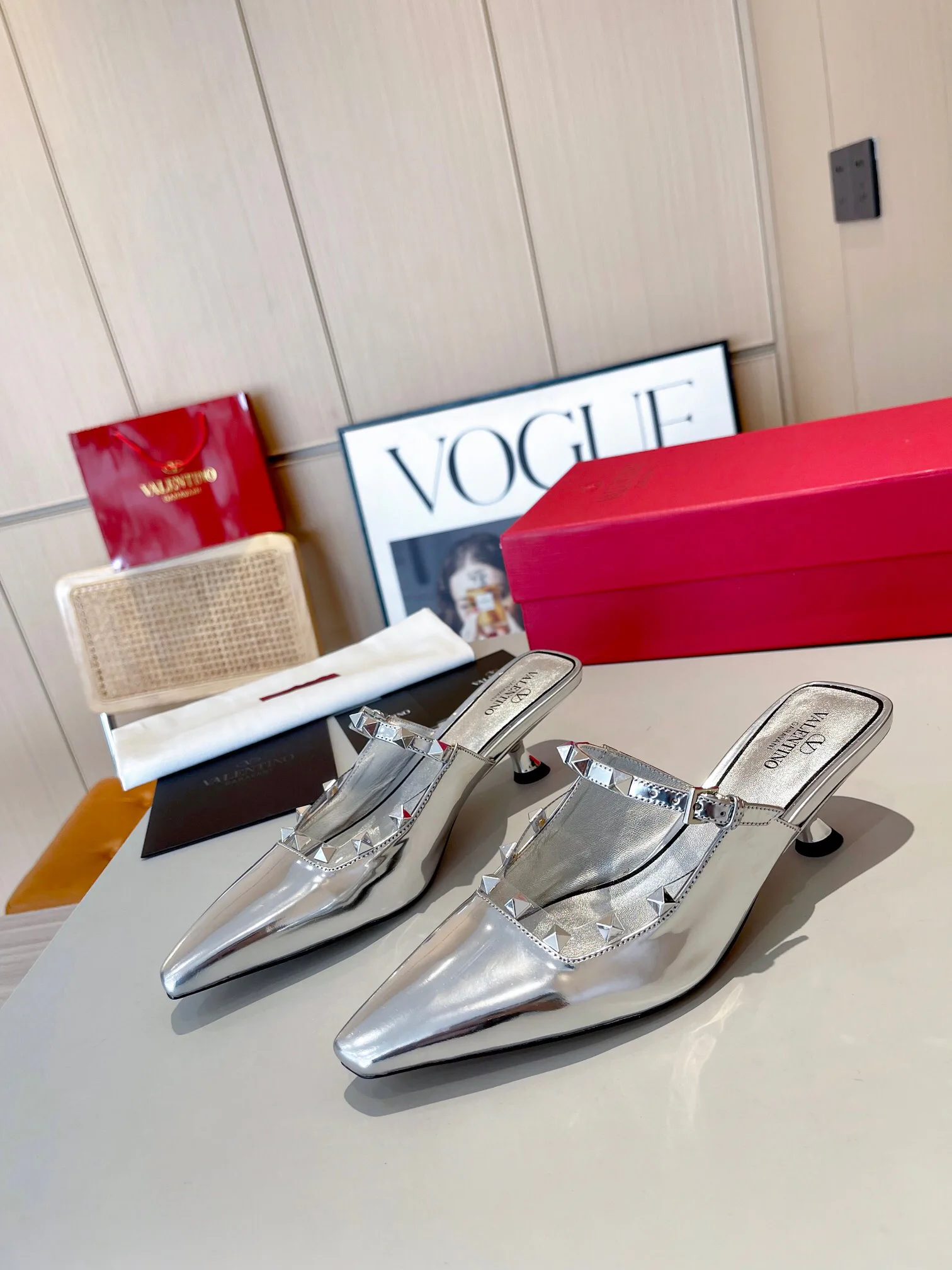Women's Mules And Clogs VALENTINO 17996517