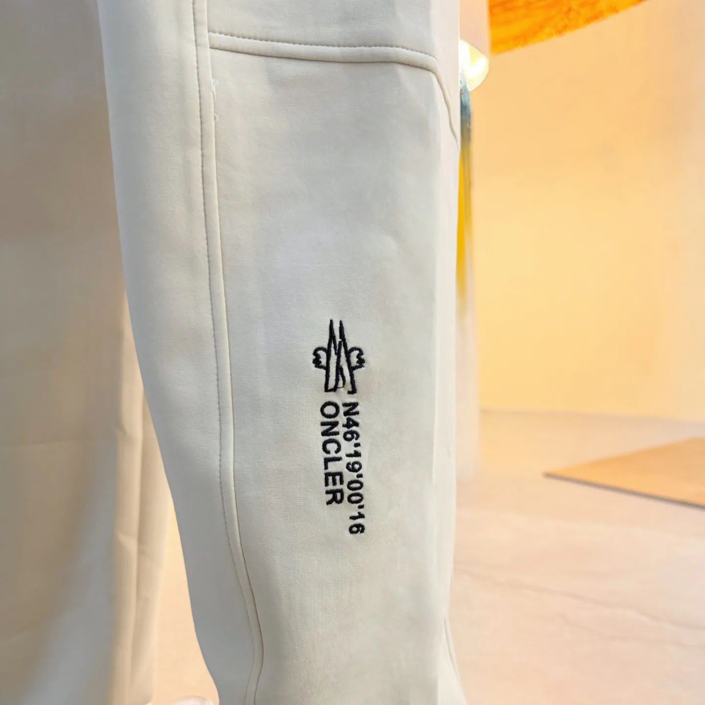 Men's Trousers MONCLER 18197203