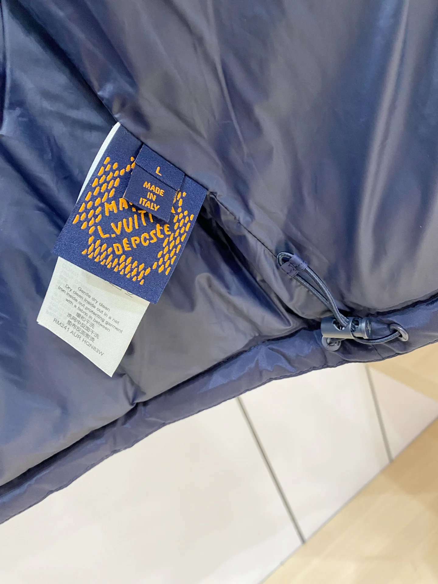 Куртки И Пуховики Женские Louis Vuitton 18584898