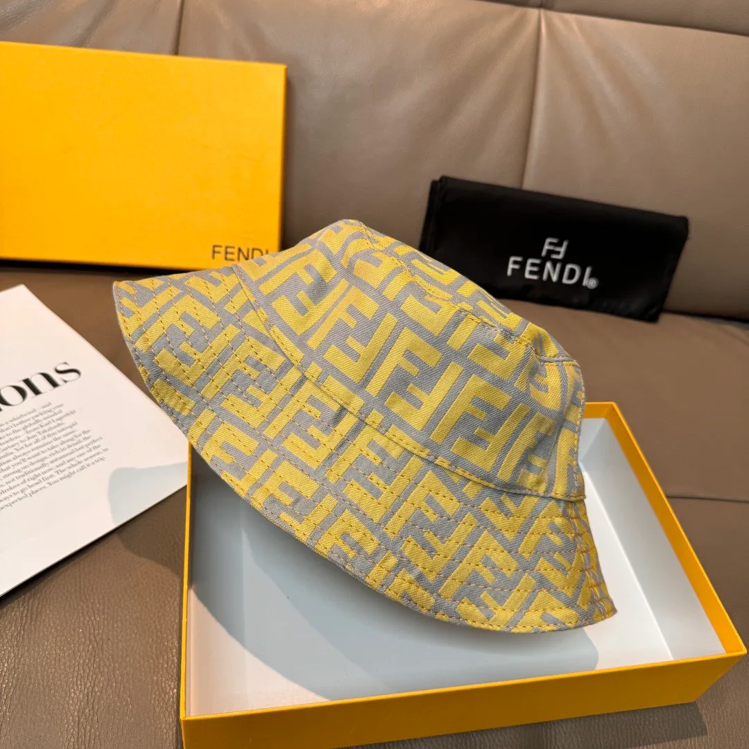 Hats FENDI 17604827