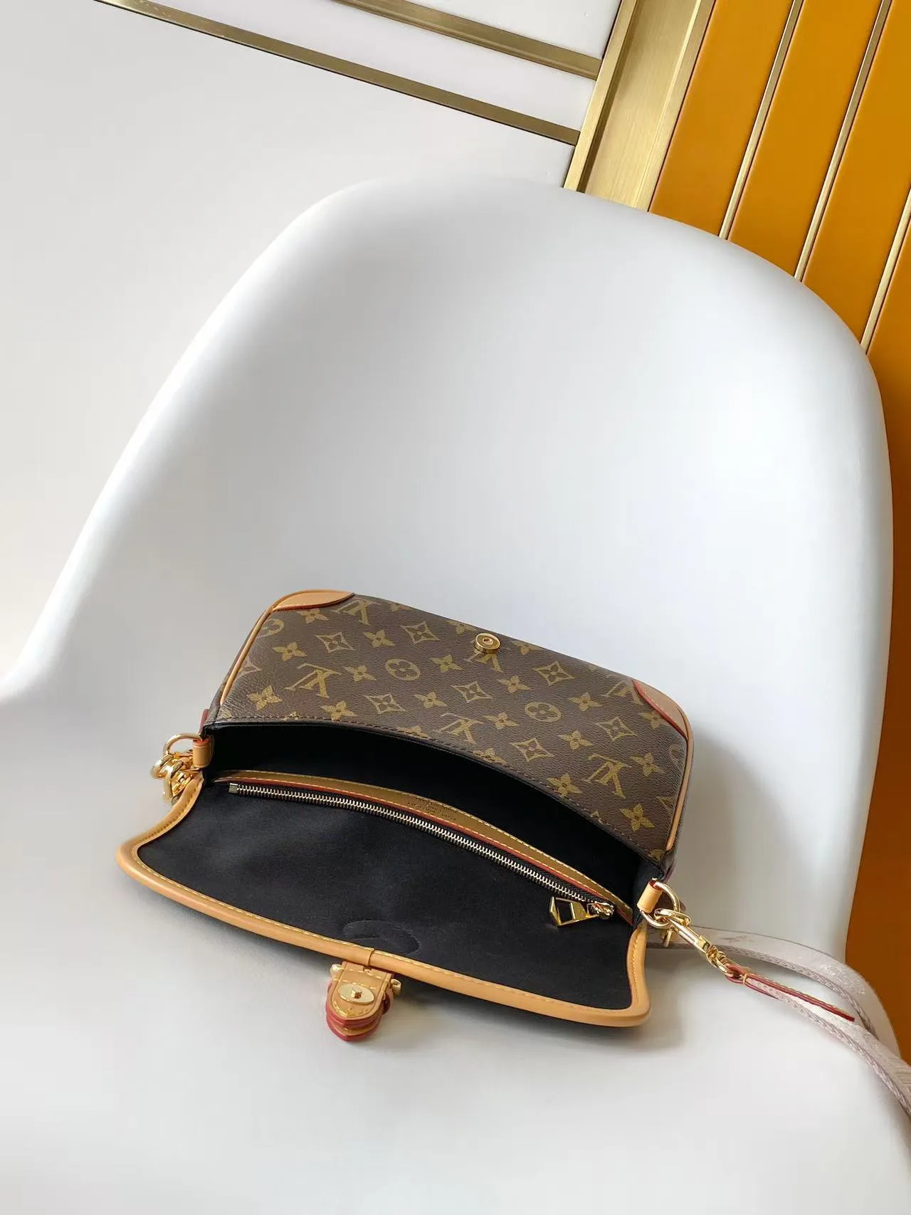 Women's Classic Handbags LOUIS VUITTON 17948735